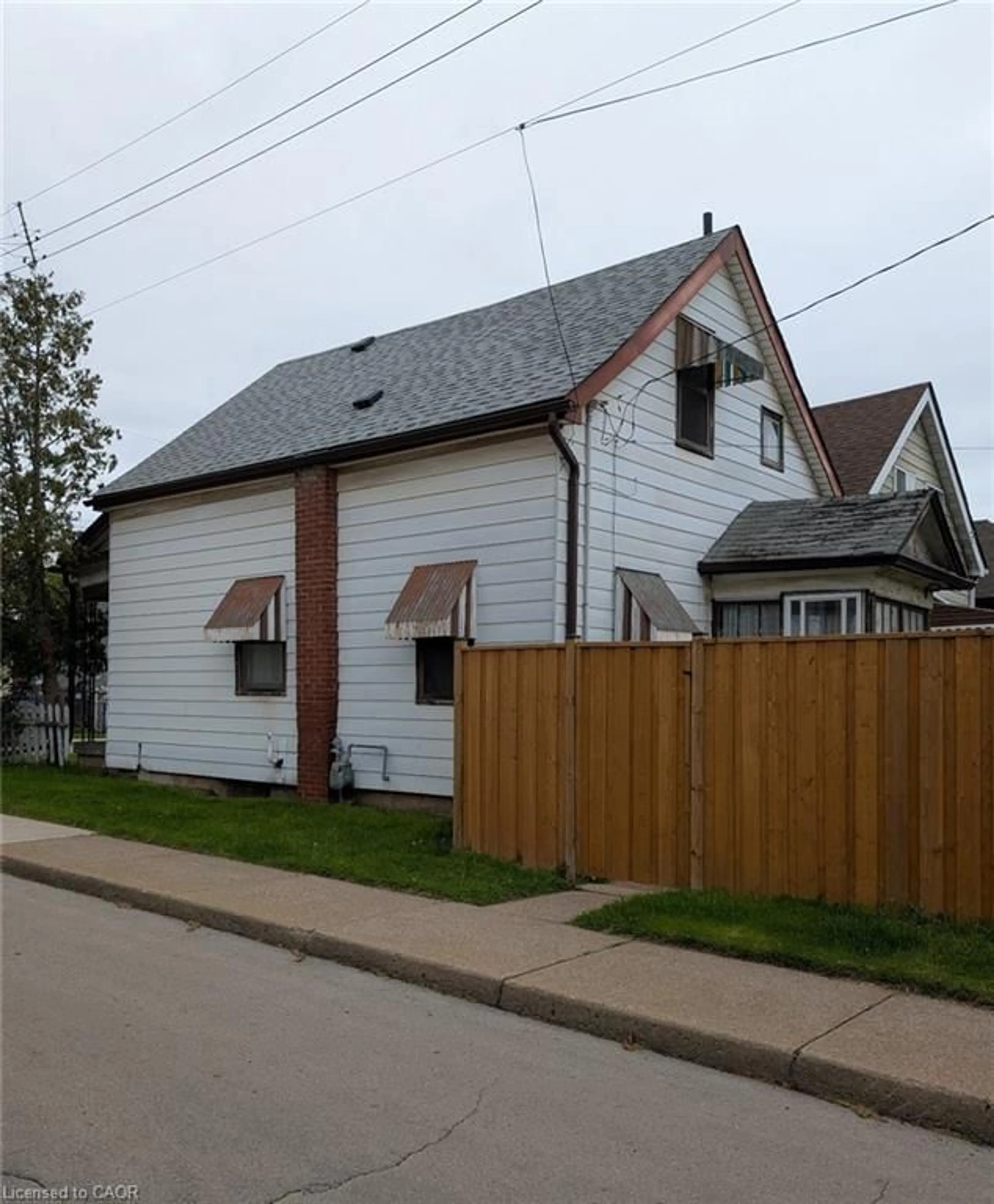 Unknown for 174 London St, Hamilton Ontario L8H 4C2