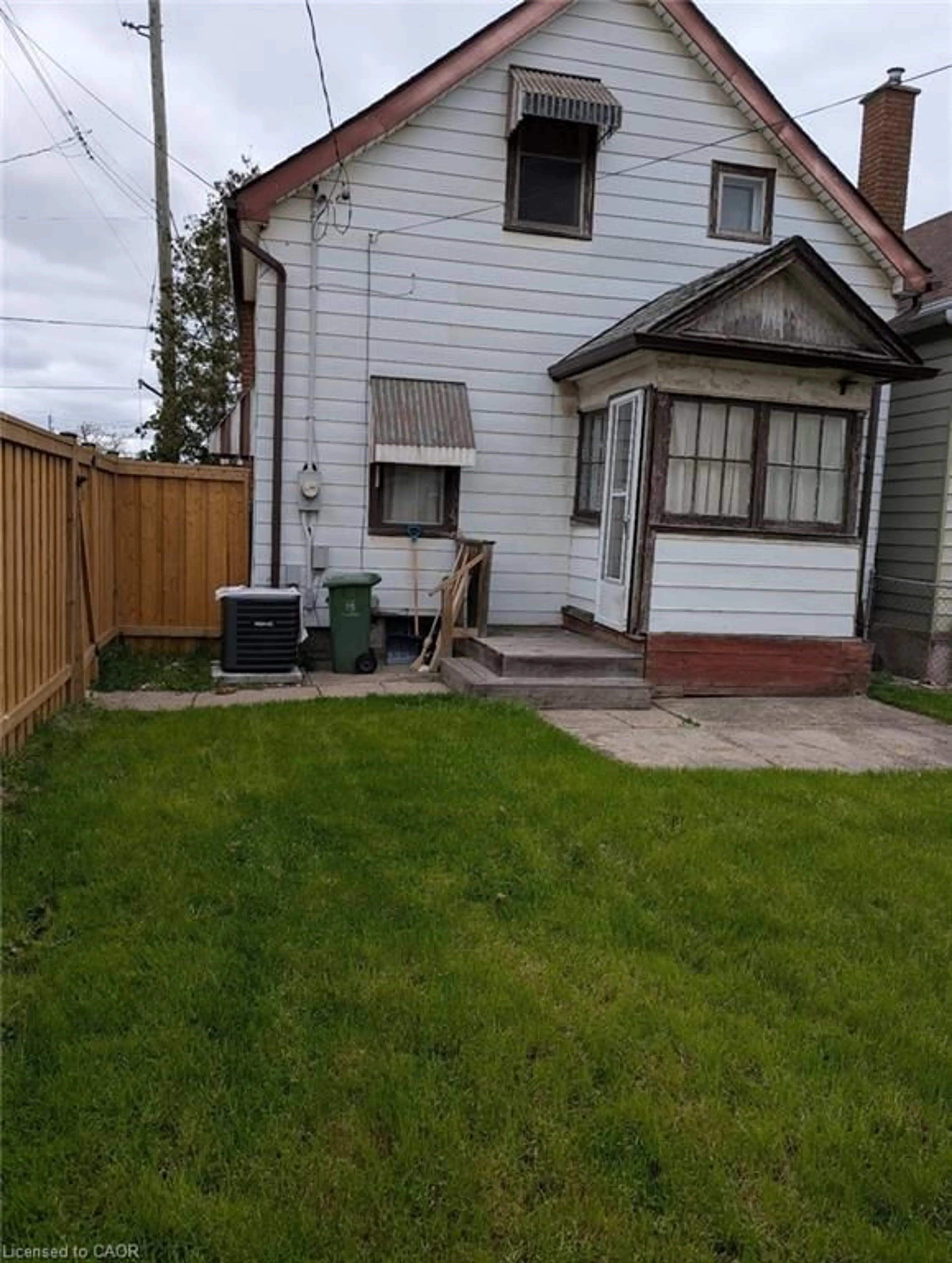 Unknown for 174 London St, Hamilton Ontario L8H 4C2