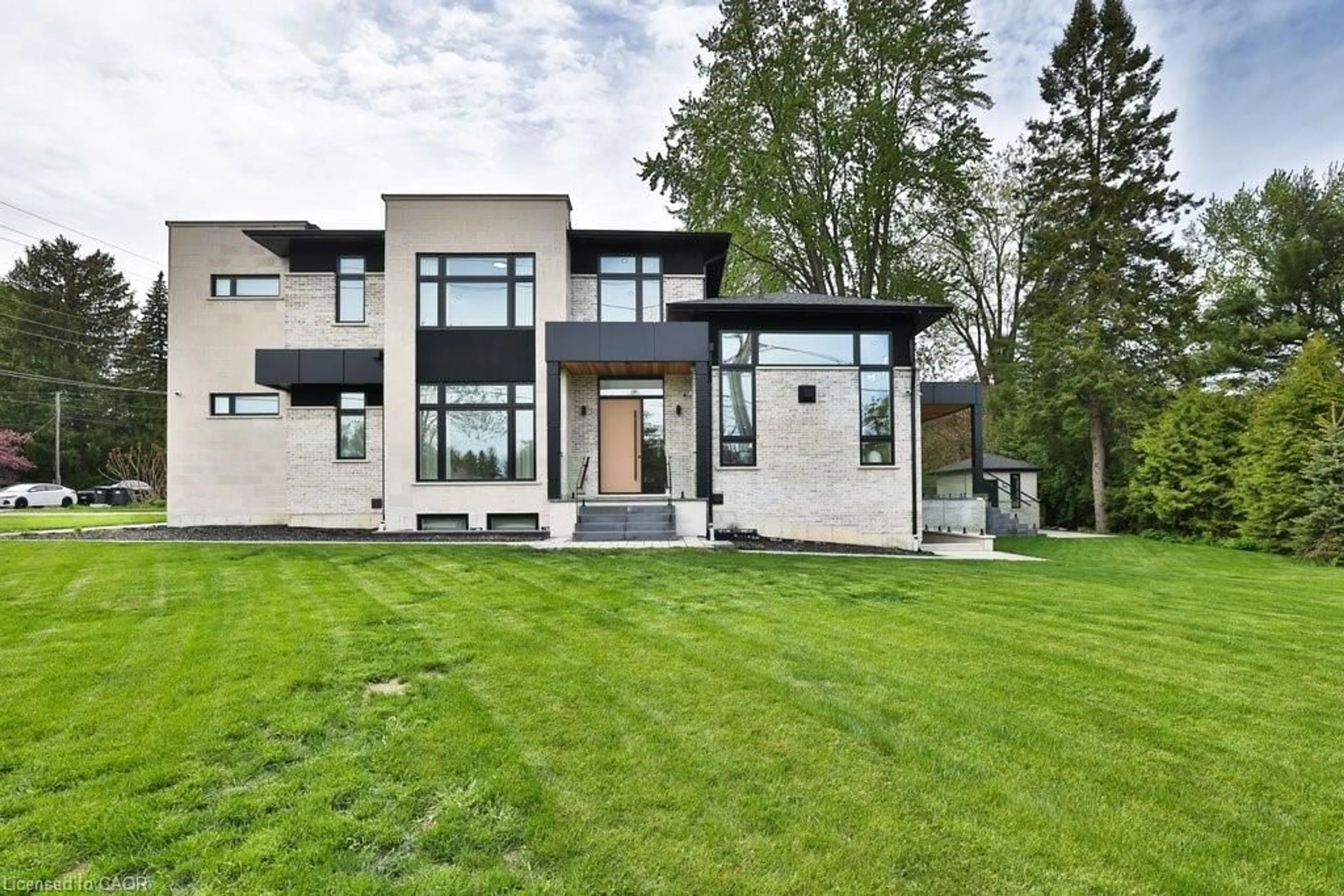 Home with brick exterior material, unknown for 1143 Kane Rd, Mississauga Ontario L5H 2M2