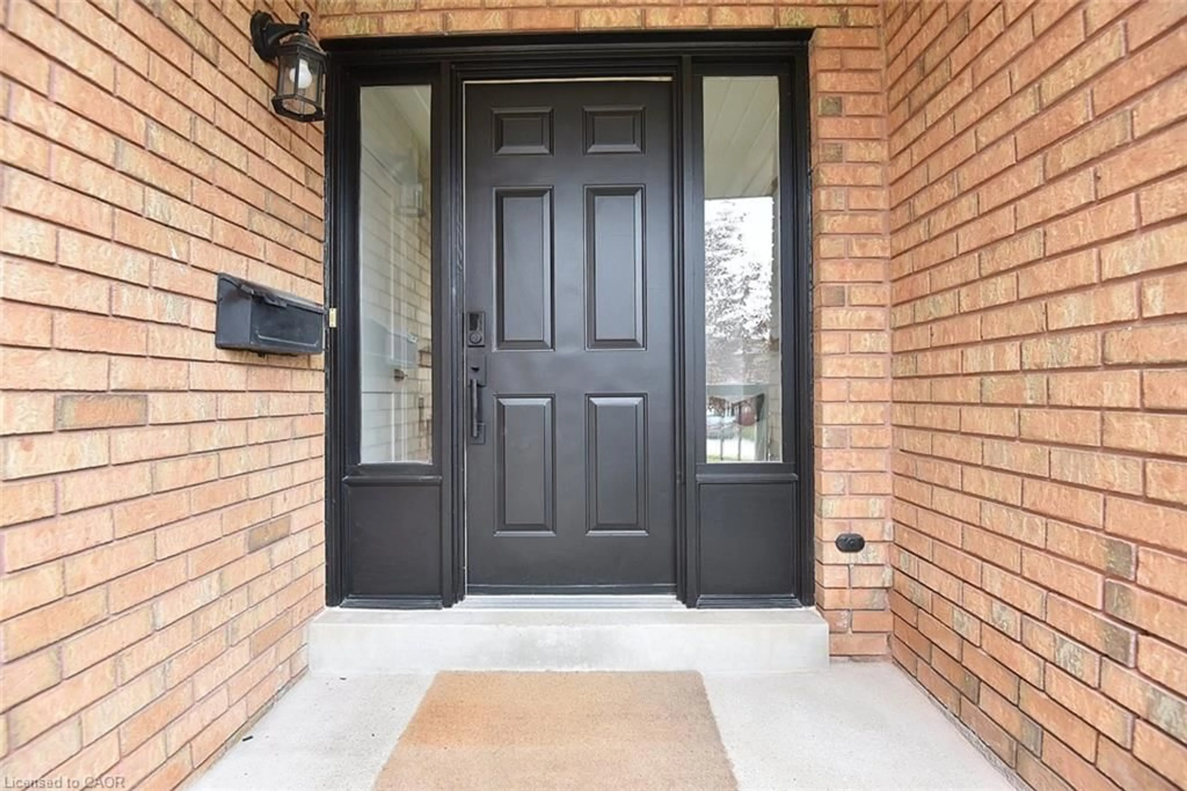 Indoor entryway for 8 Huntingwood Ave #21, Dundas Ontario L9H 6X3