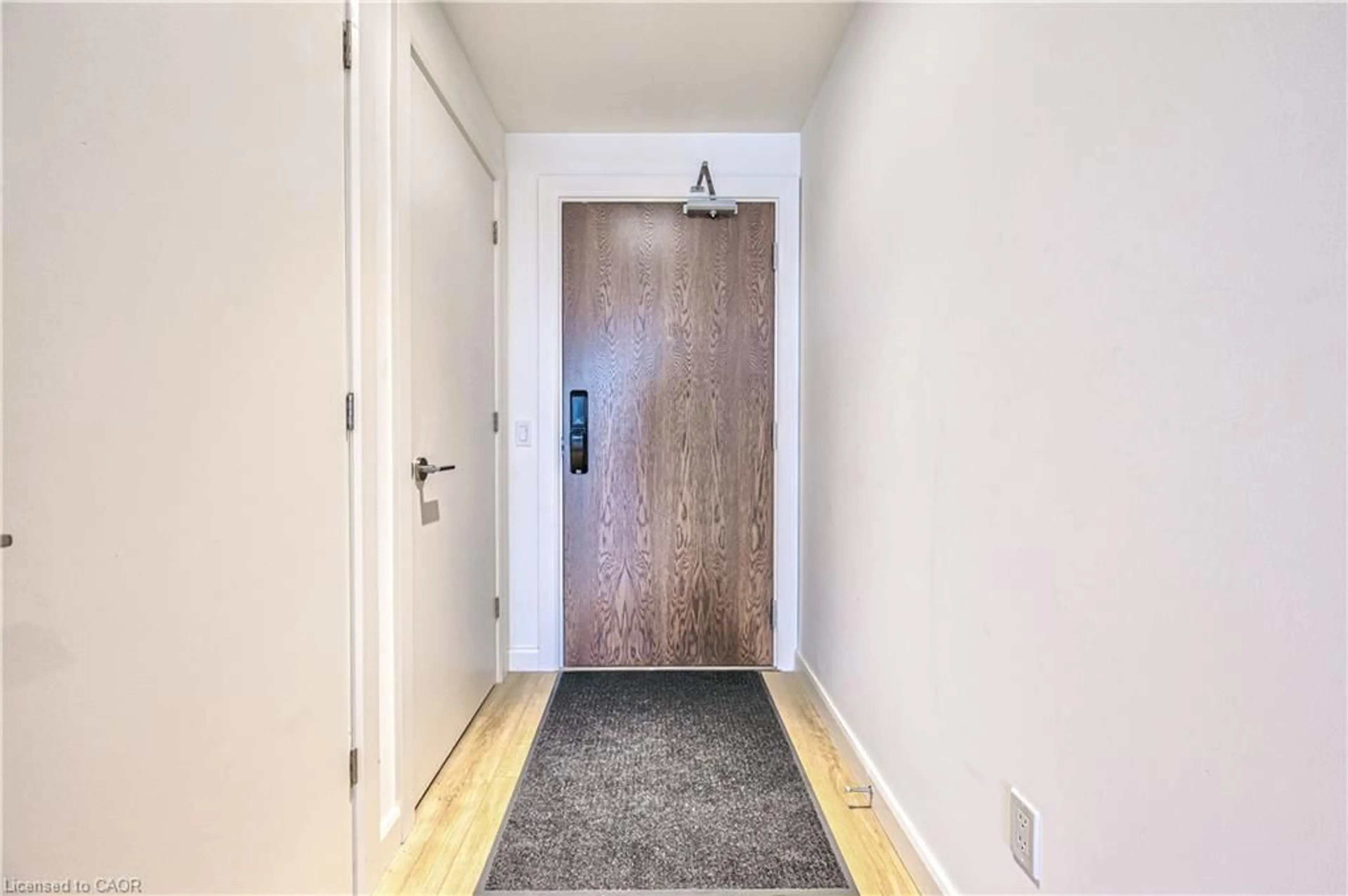 Indoor entryway for 741 King St #1504, Kitchener Ontario N2G 1E5