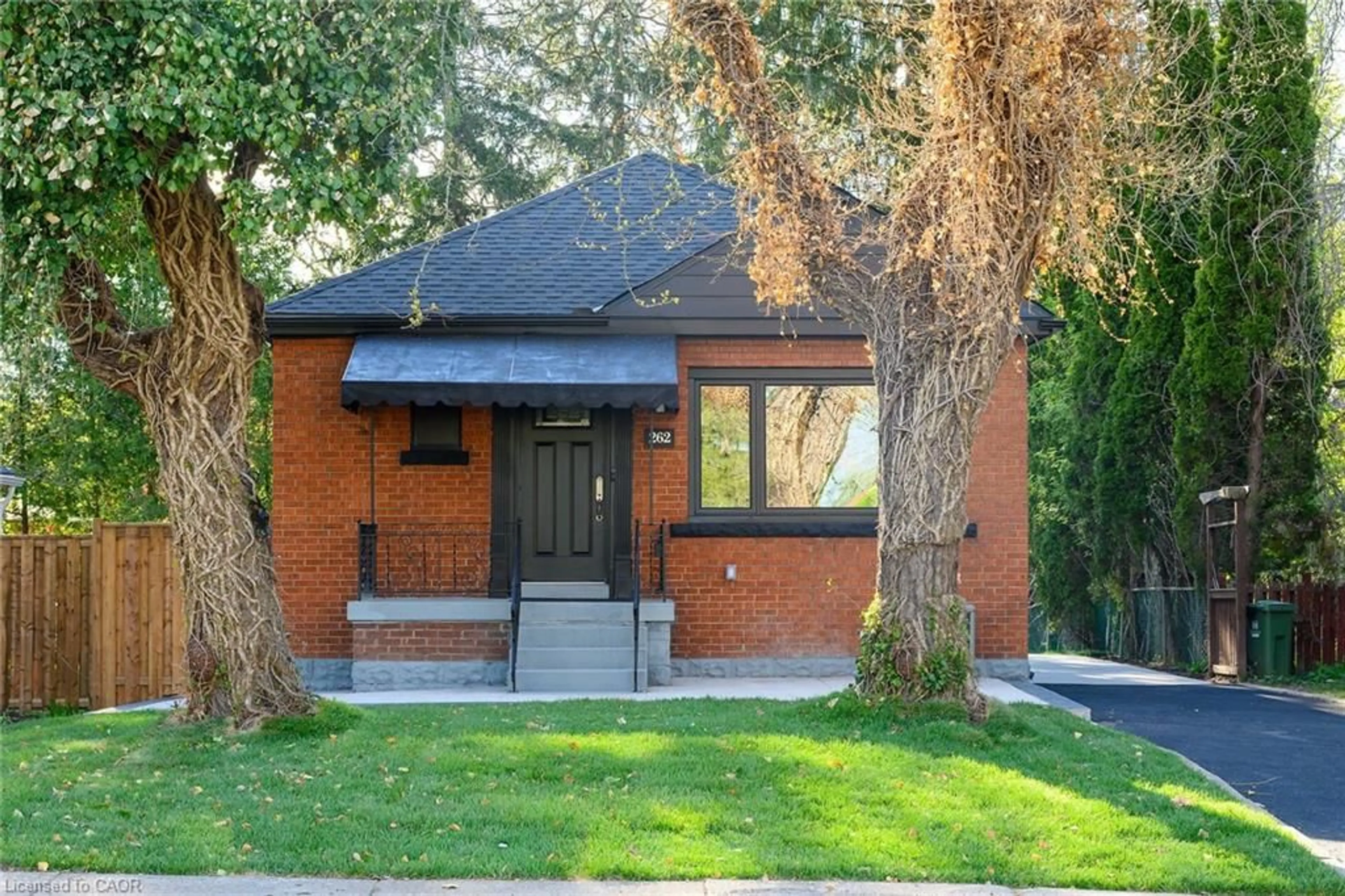 Home with brick exterior material, street for 262 Broadway Ave, Hamilton Ontario L8S 2W8