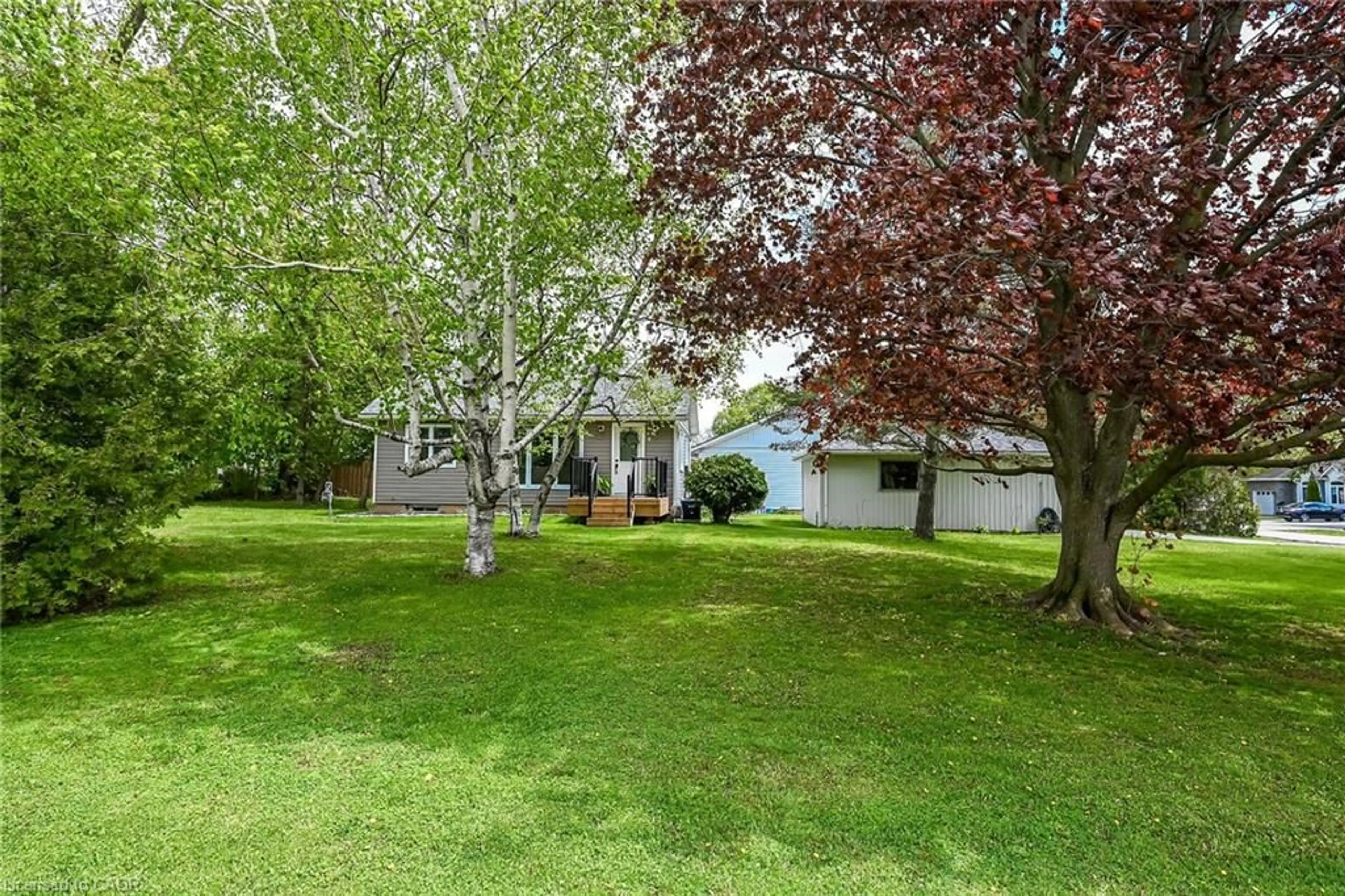 A pic from outside/outdoor area/front of a property/back of a property/a pic from drone, unknown for 34 Ottawa St, Cayuga Ontario N0A 1E0