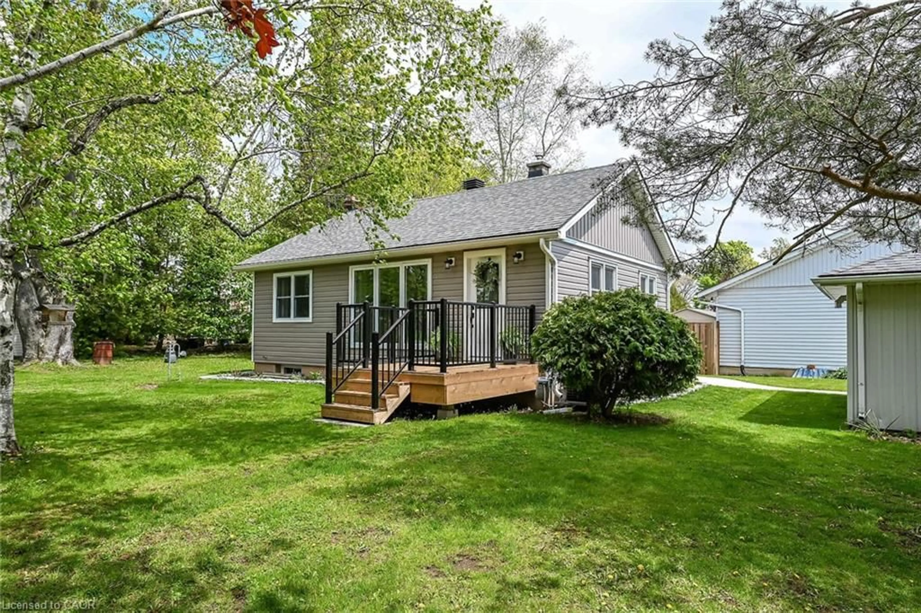 Home with vinyl exterior material, street for 34 Ottawa St, Cayuga Ontario N0A 1E0