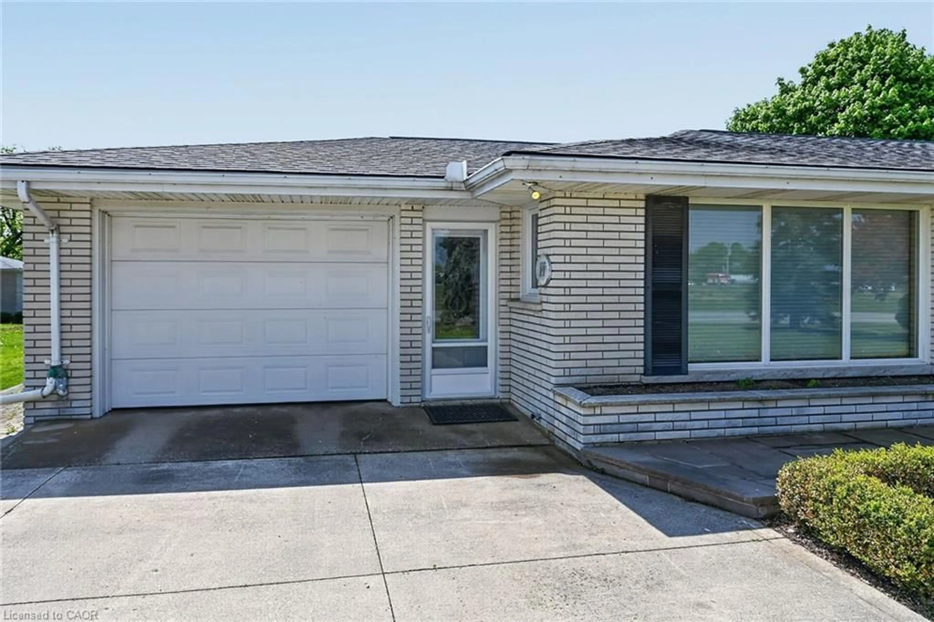 Home with brick exterior material, street for 982 Concession 11 Walpole Rd, Hagersville Ontario N0A 1H0