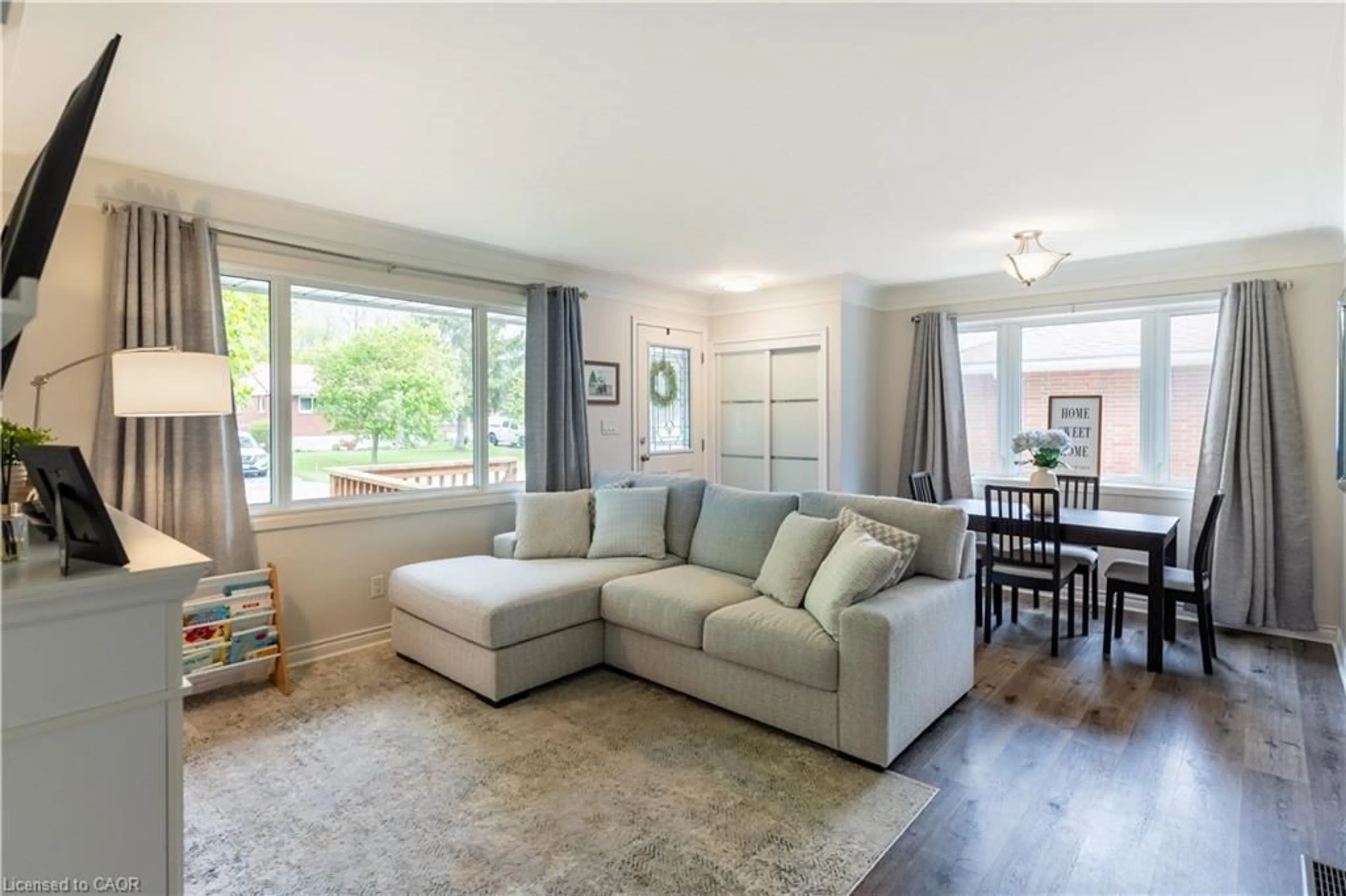 Living room with furniture, unknown for 4 Harris St, Hagersville Ontario N0A 1H0