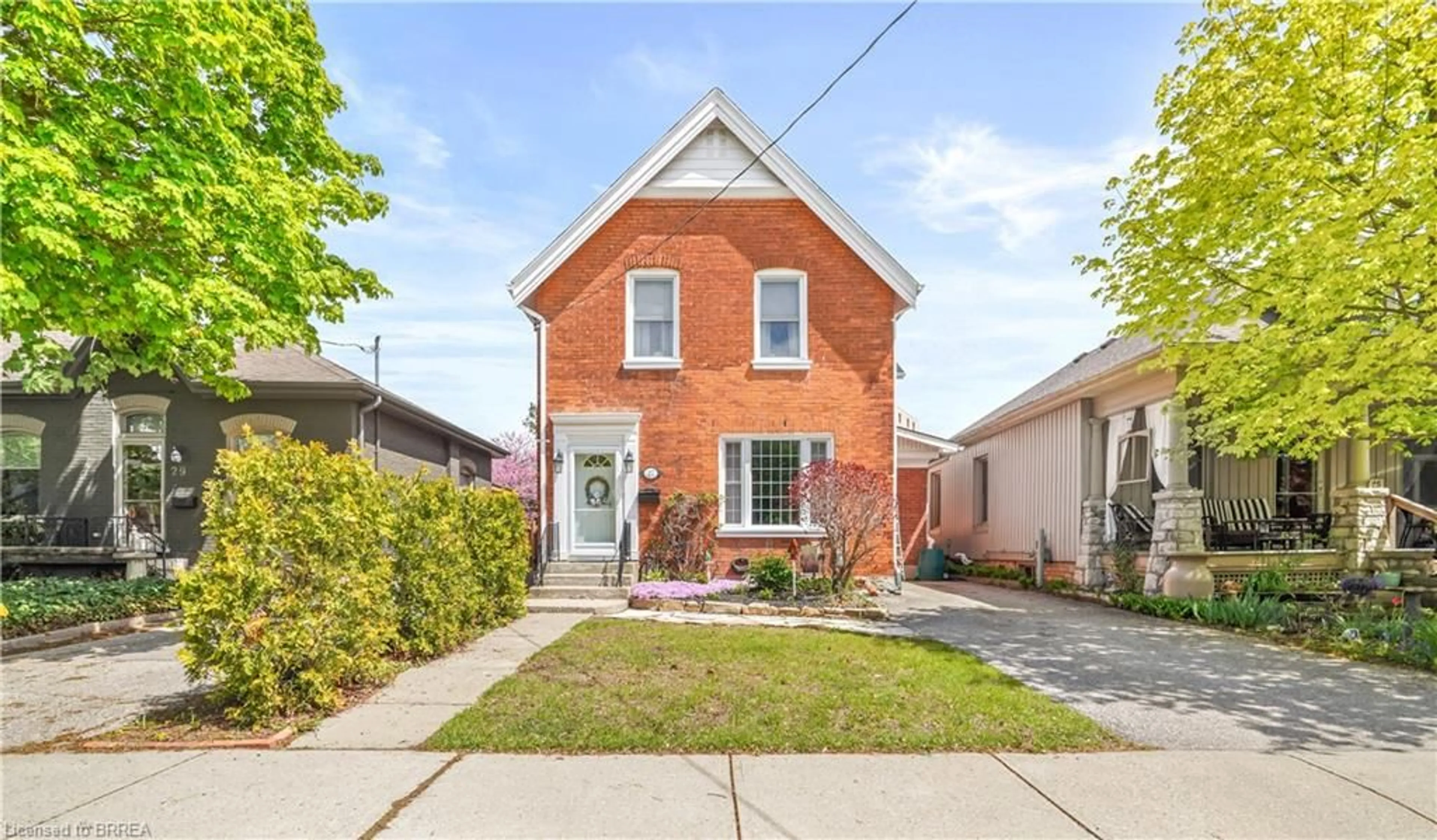 Home with brick exterior material, street for 27 Ada Ave, Brantford Ontario N3T 4K8