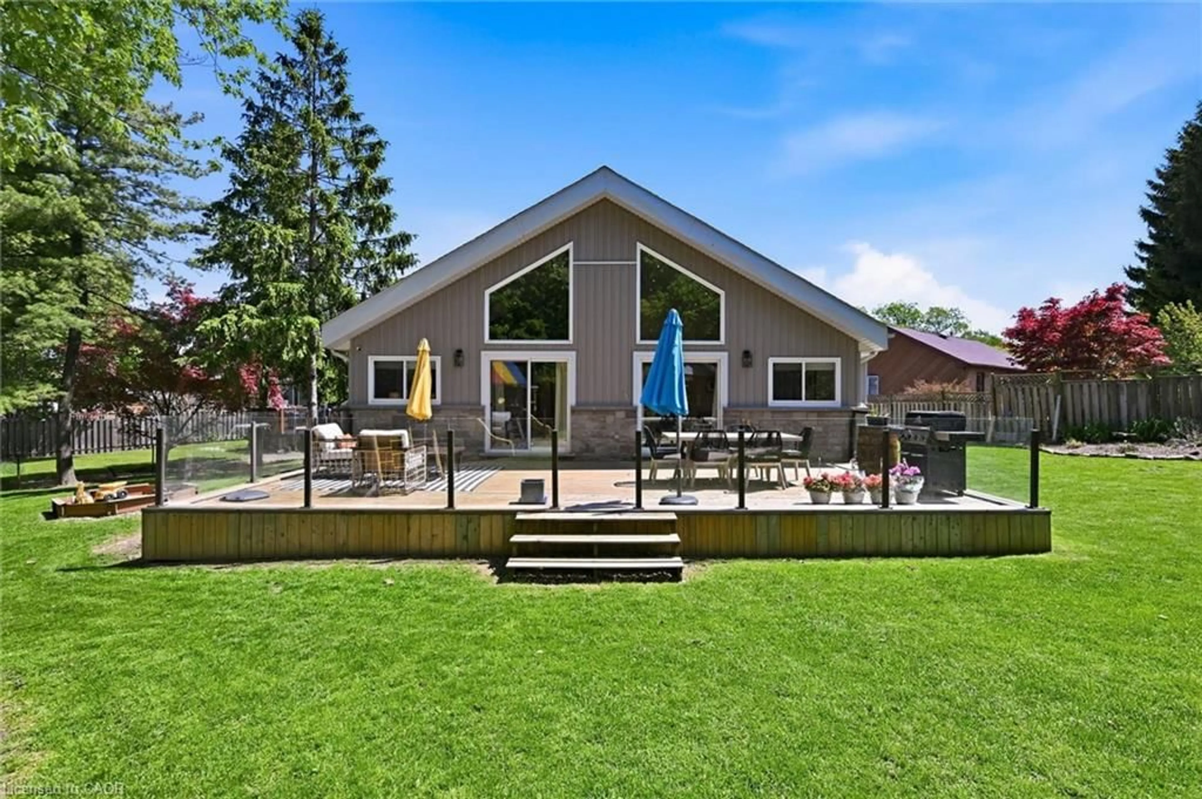 Home with vinyl exterior material, water/lake/river/ocean view for 24 Glenwood Cres, Hamilton Ontario L9C 3J4