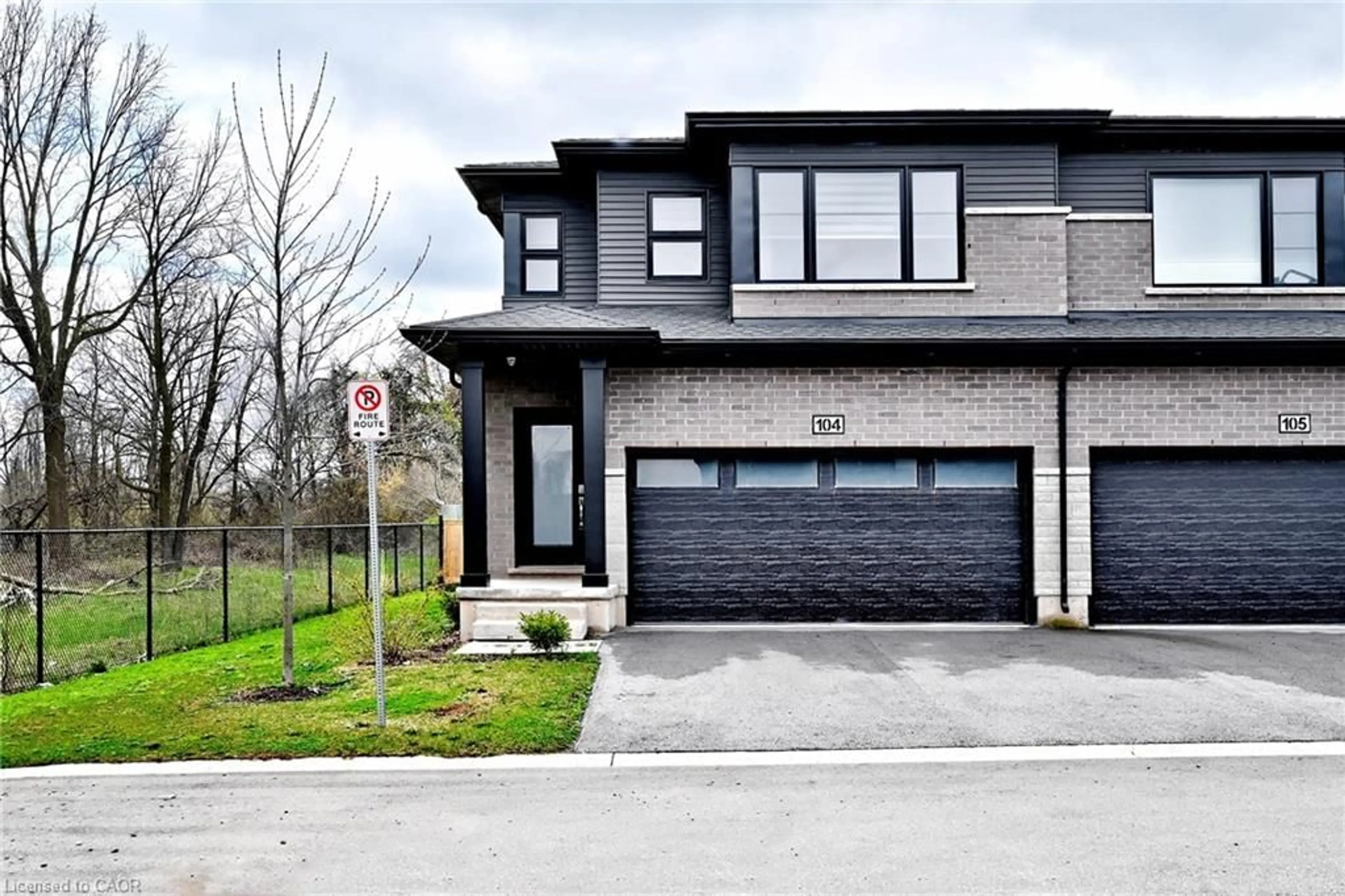 Home with brick exterior material, street for 4552 Portage Rd #104, Niagara Falls Ontario L2E 6A8