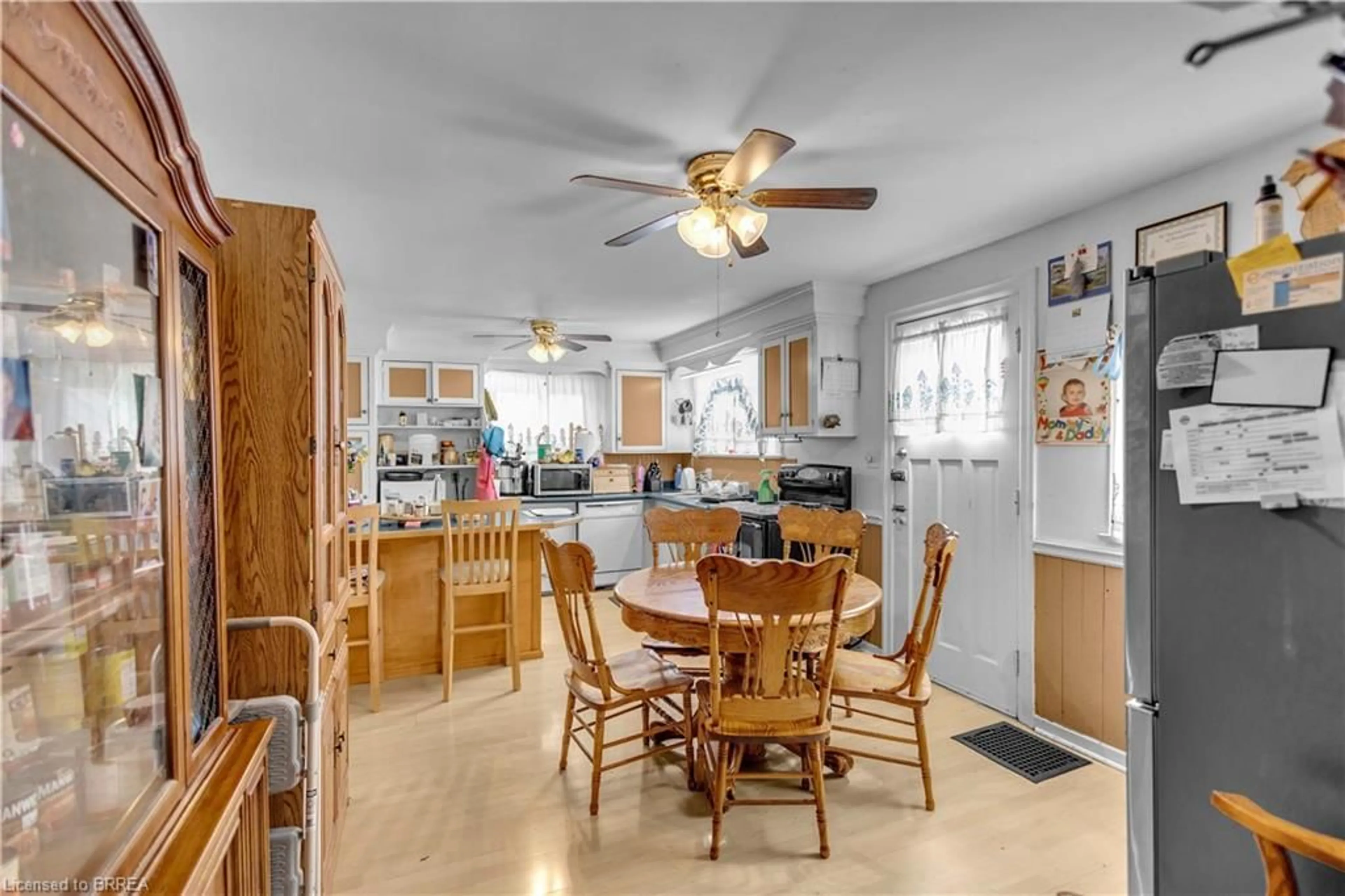 Open concept kitchen, ceramic/tile floor for 35 James Ave, Brantford Ontario N3S 6Y2