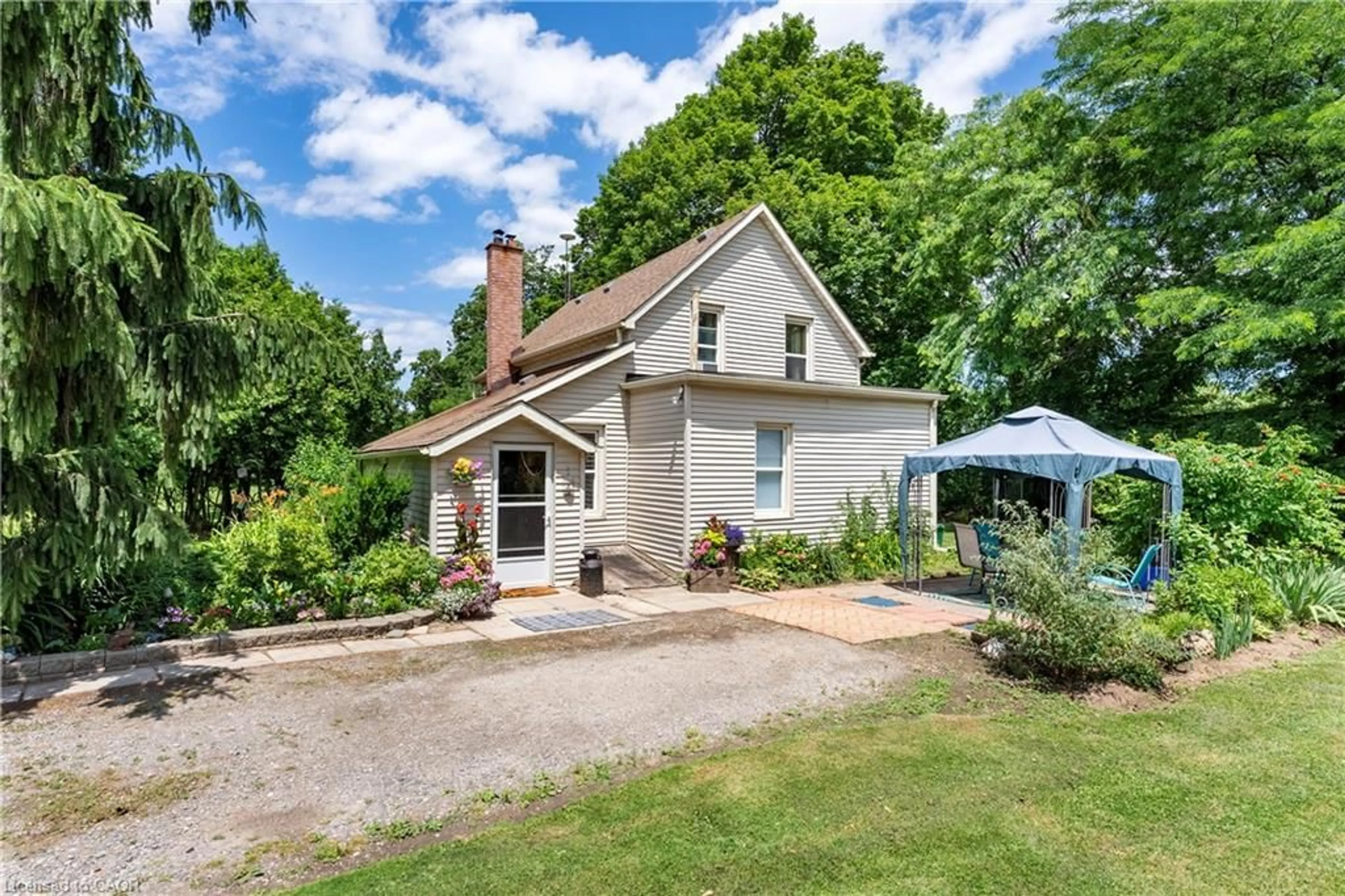 A pic from outside/outdoor area/front of a property/back of a property/a pic from drone, street for 5400 North Service Rd, Beamsville Ontario L0R 1B3