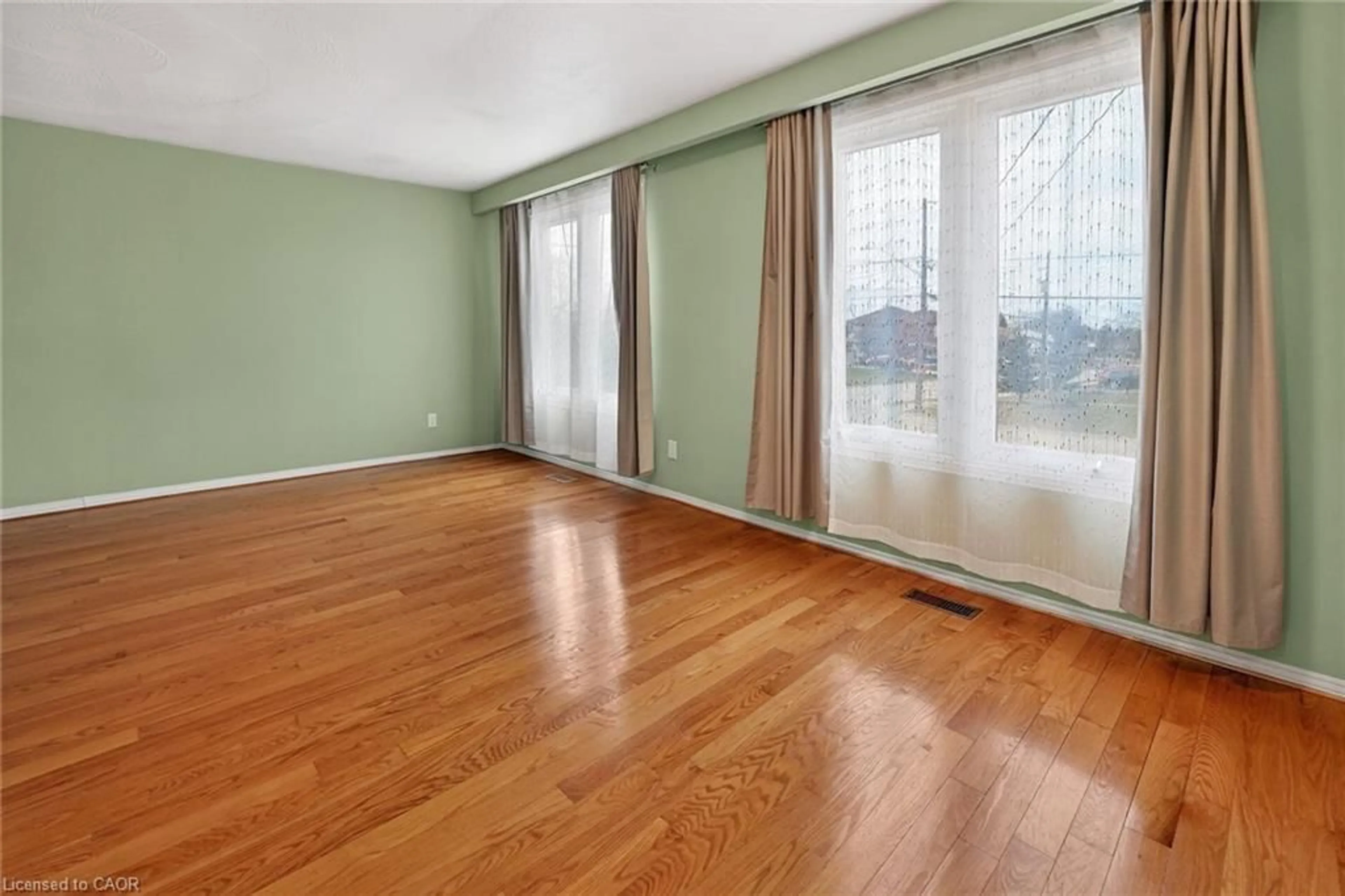 A pic of a room for 358 Federal St, Stoney Creek Ontario L8E 2B5