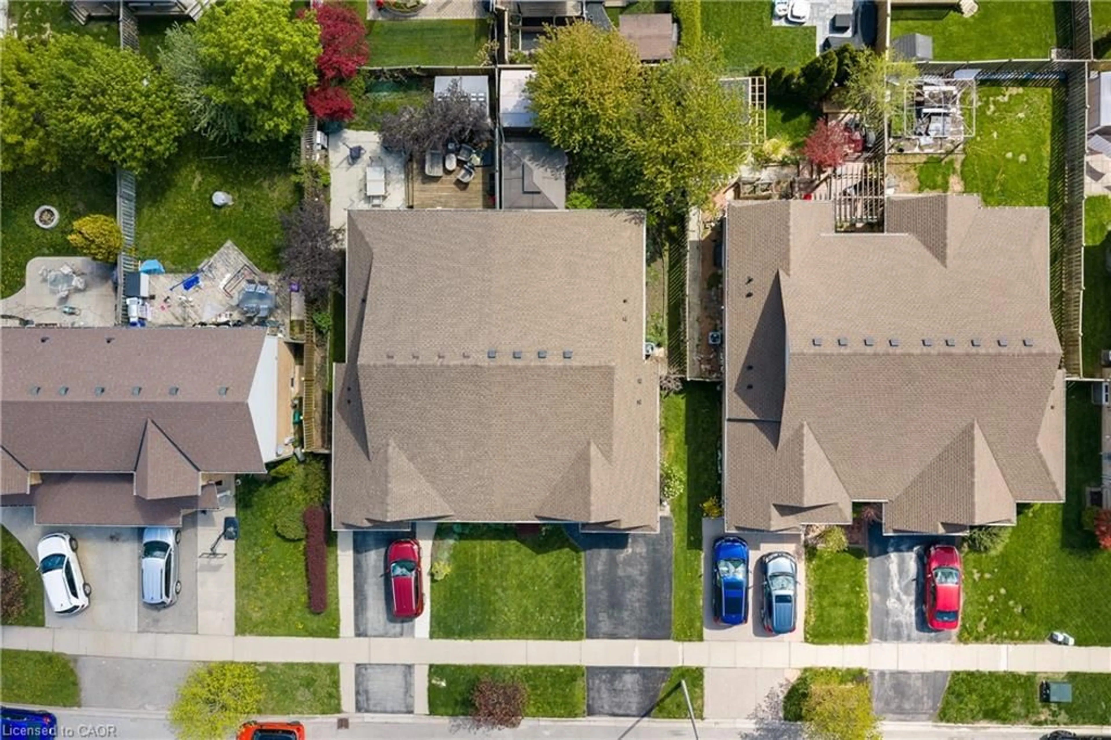 A pic from outside/outdoor area/front of a property/back of a property/a pic from drone, street for 4324 Beverley Cres, Lincoln Ontario L0R 1B6