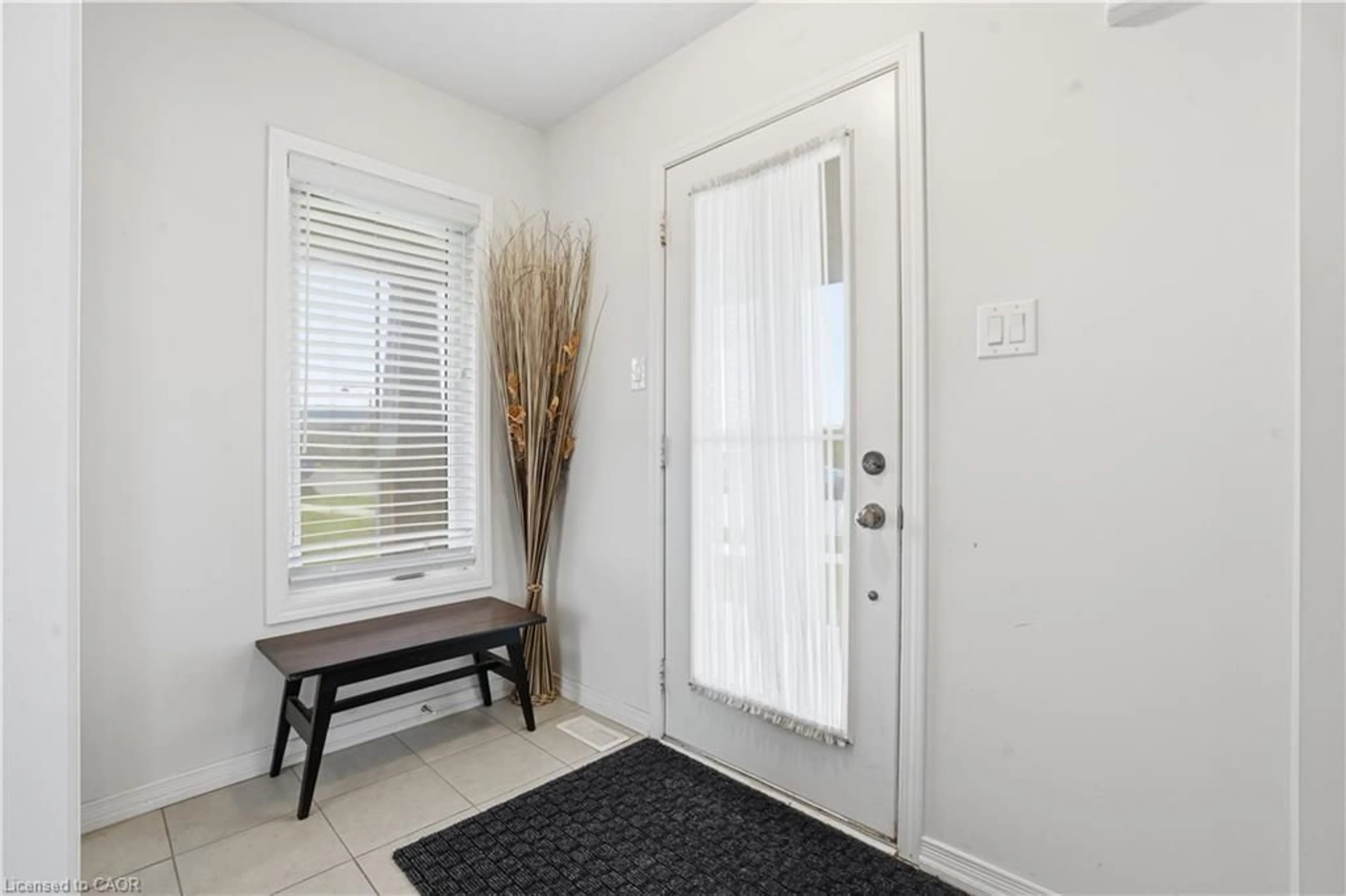 Indoor entryway for 45 Longboat Lane, Brantford Ontario N3T 0P3