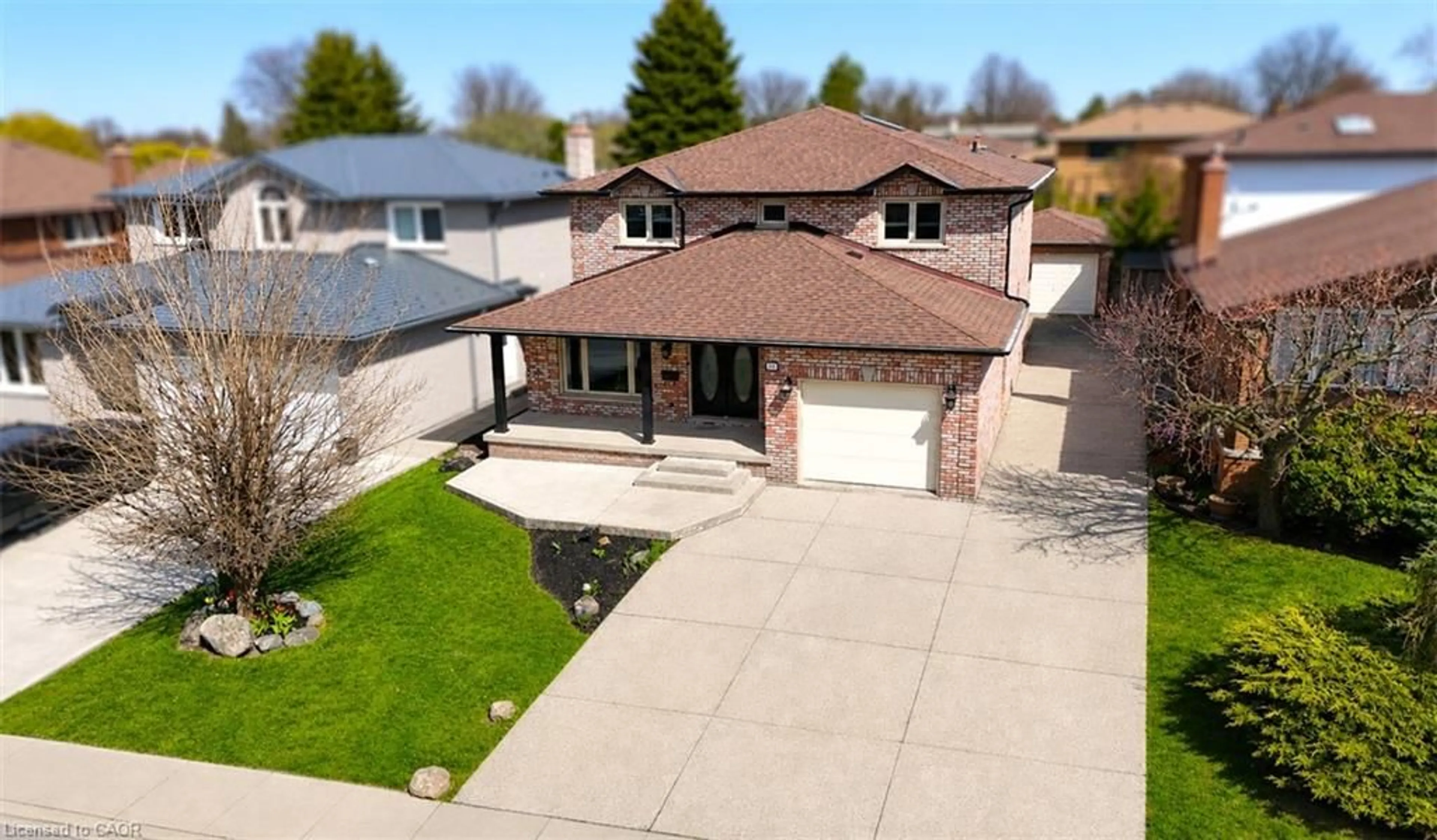 A pic from outside/outdoor area/front of a property/back of a property/a pic from drone, street for 75 Courtland Ave, Hamilton Ontario L9B 1X6