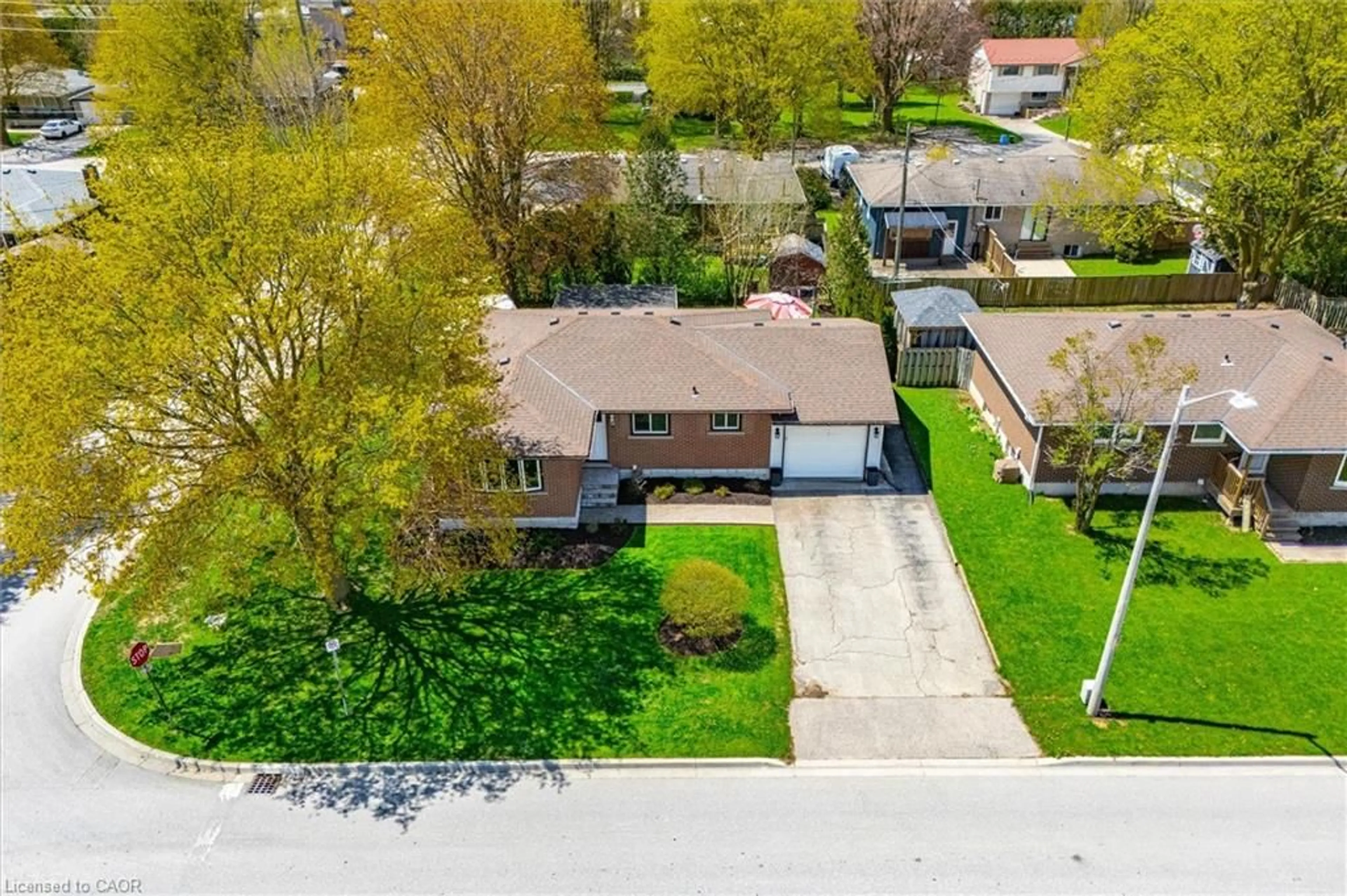 A pic from outside/outdoor area/front of a property/back of a property/a pic from drone, street for 204 Irvine St, Elora Ontario N0B 1S0