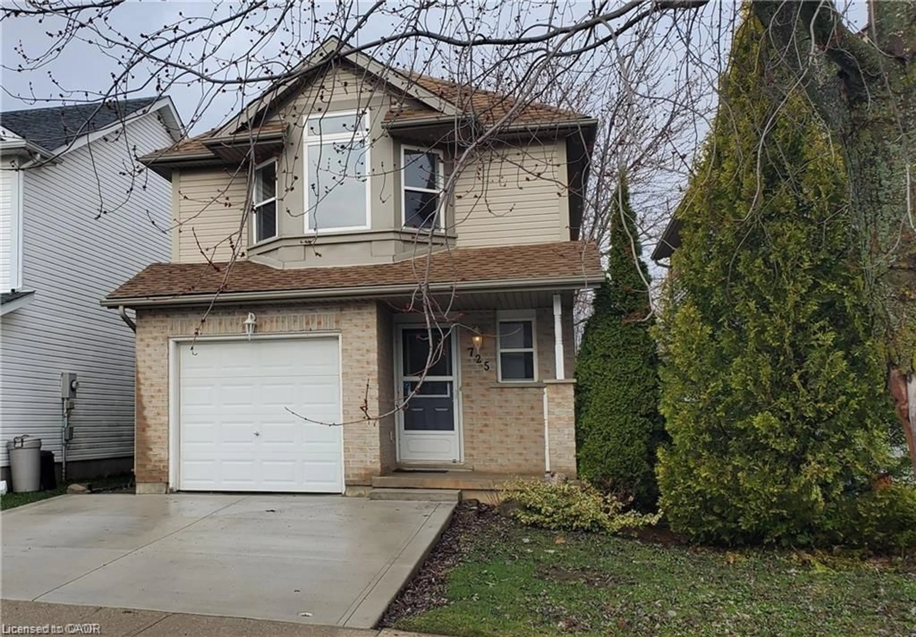 Home with vinyl exterior material, street for 725 Paris Blvd, Waterloo Ontario N2T 2X9