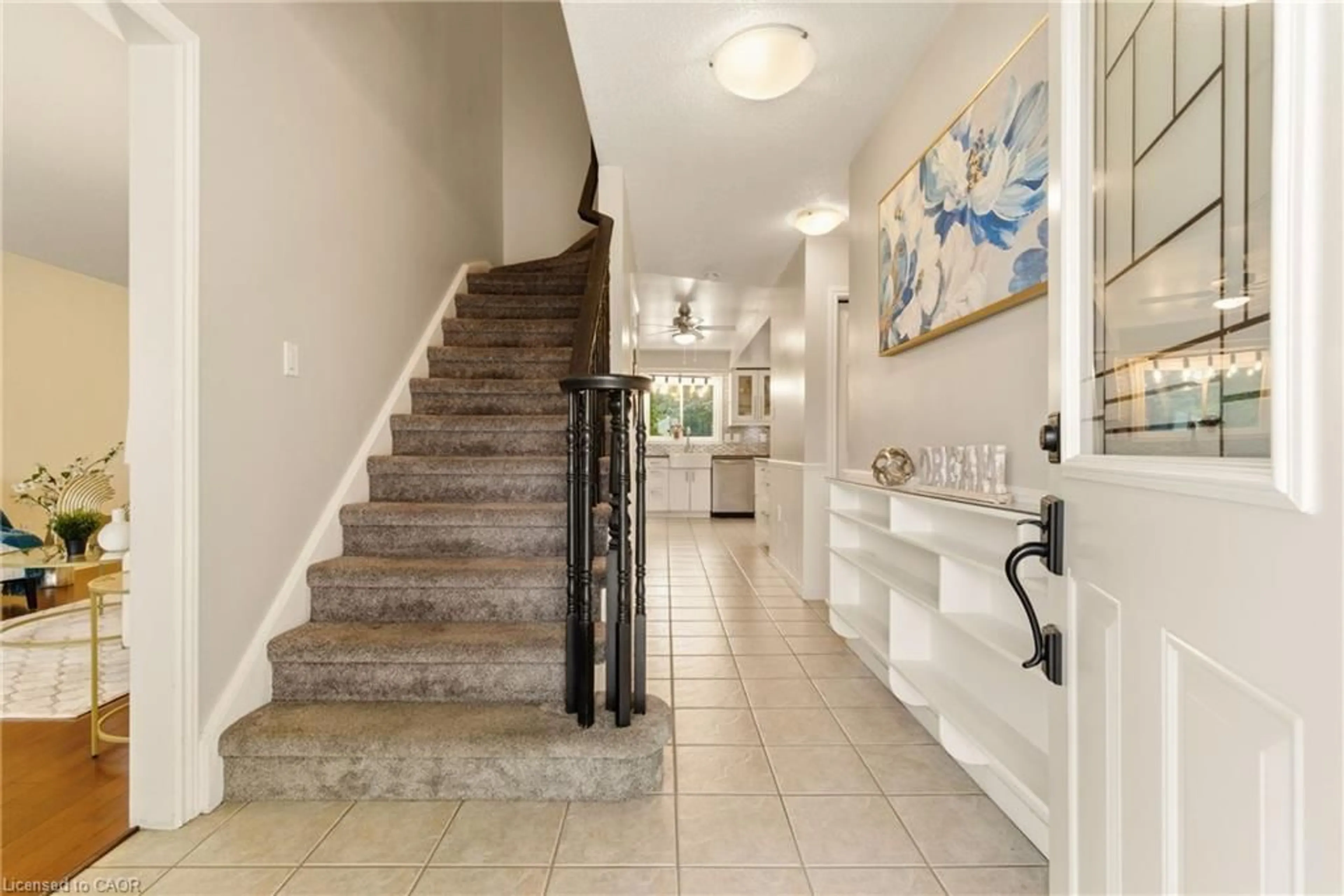 Indoor entryway for 17 Piper Pl, Caledonia Ontario N3W 1G9