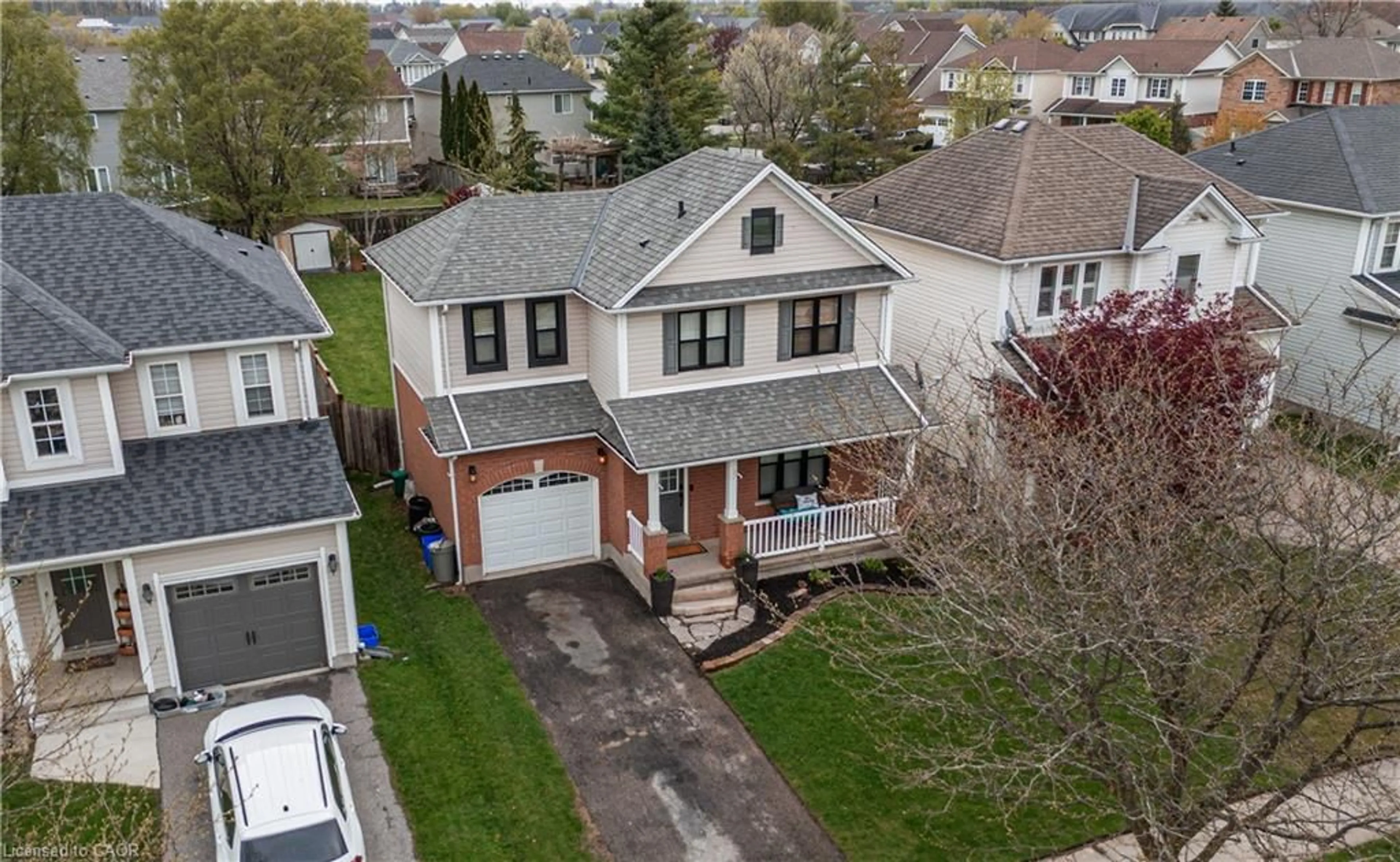 A pic from outside/outdoor area/front of a property/back of a property/a pic from drone, street for 24 Lovell Cres, Brantford Ontario N3T 6P3
