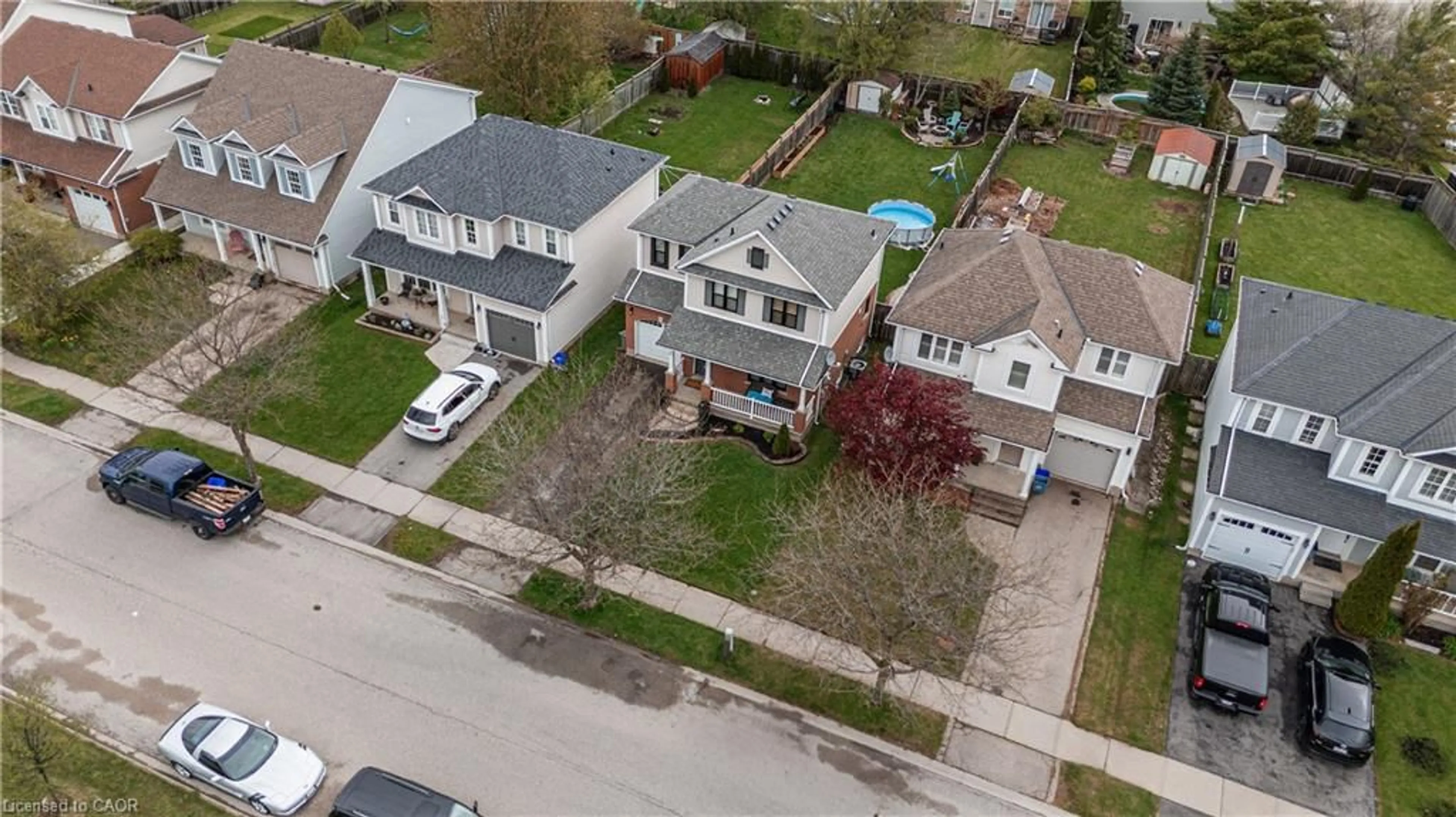A pic from outside/outdoor area/front of a property/back of a property/a pic from drone, street for 24 Lovell Cres, Brantford Ontario N3T 6P3