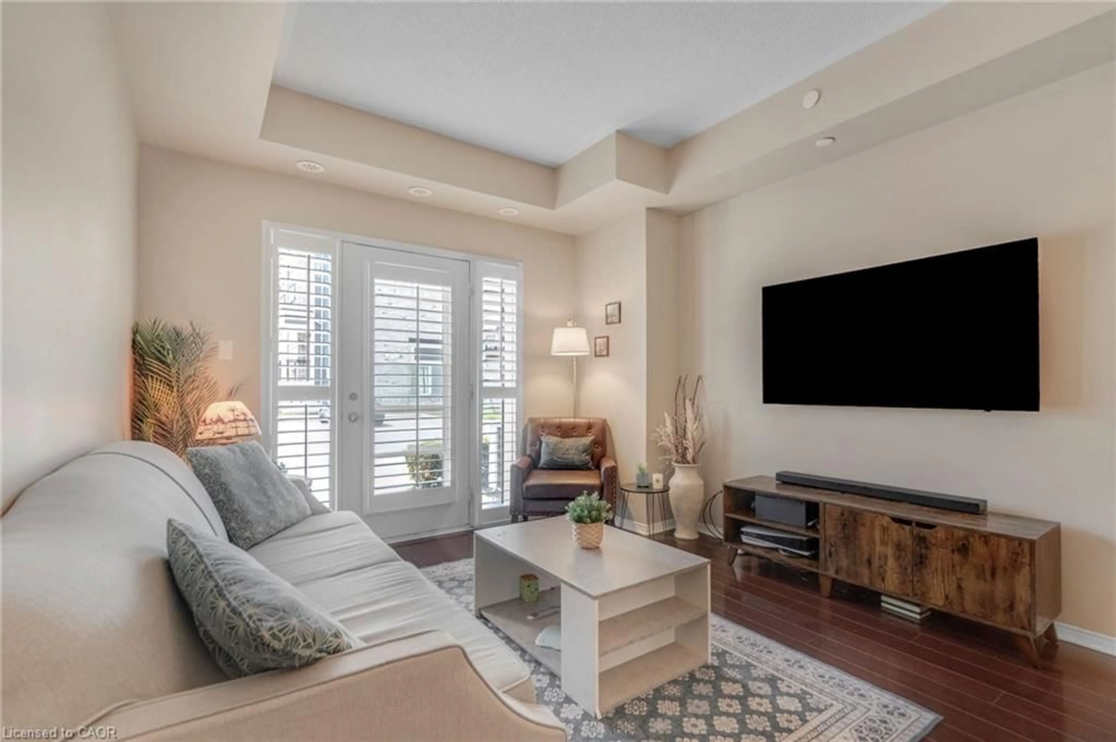 Living room with furniture, unknown for 5150 Winston Churchill Blvd #101, Peel Ontario L5M 0P1