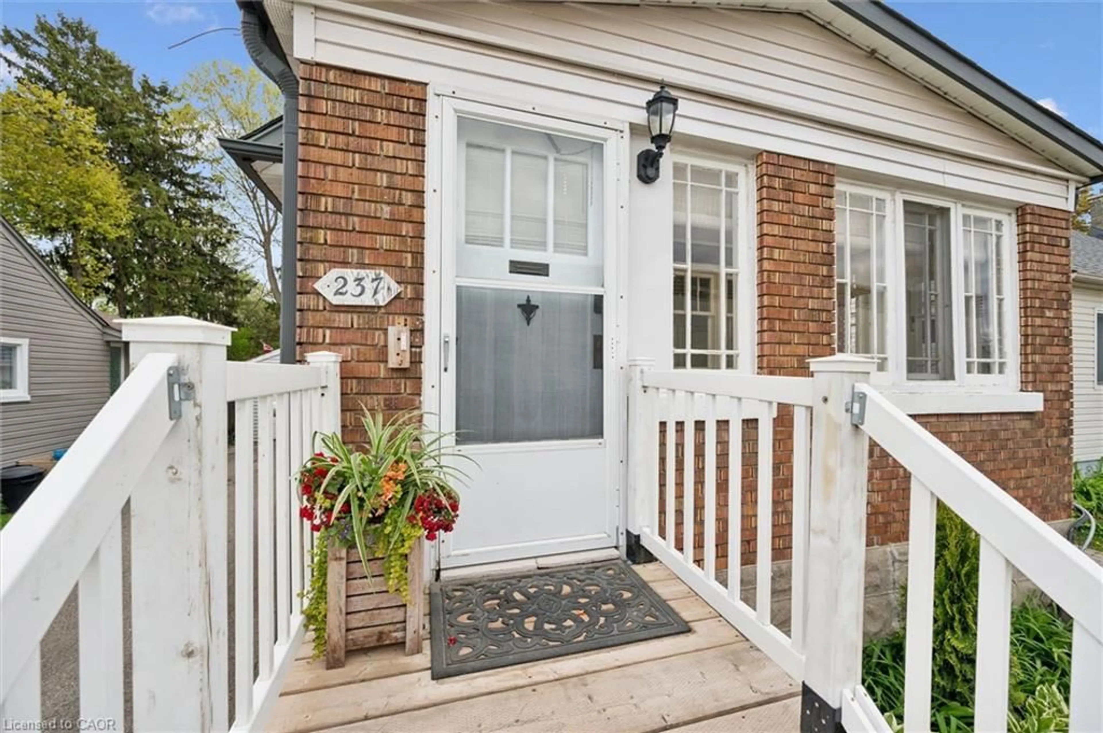 Unknown for 237 Borden Ave, Kitchener Ontario N2G 3S1