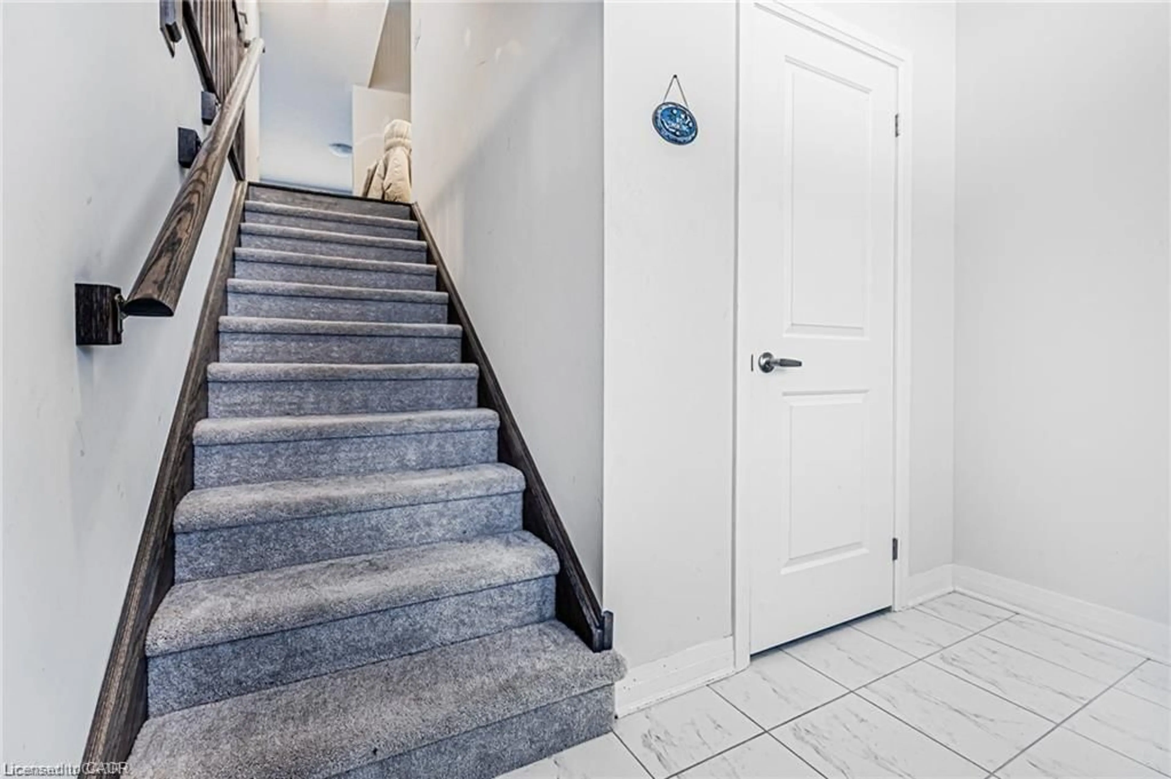 Stairs for 4084 Fracchioni Dr, Beamsville Ontario L0R 1B4