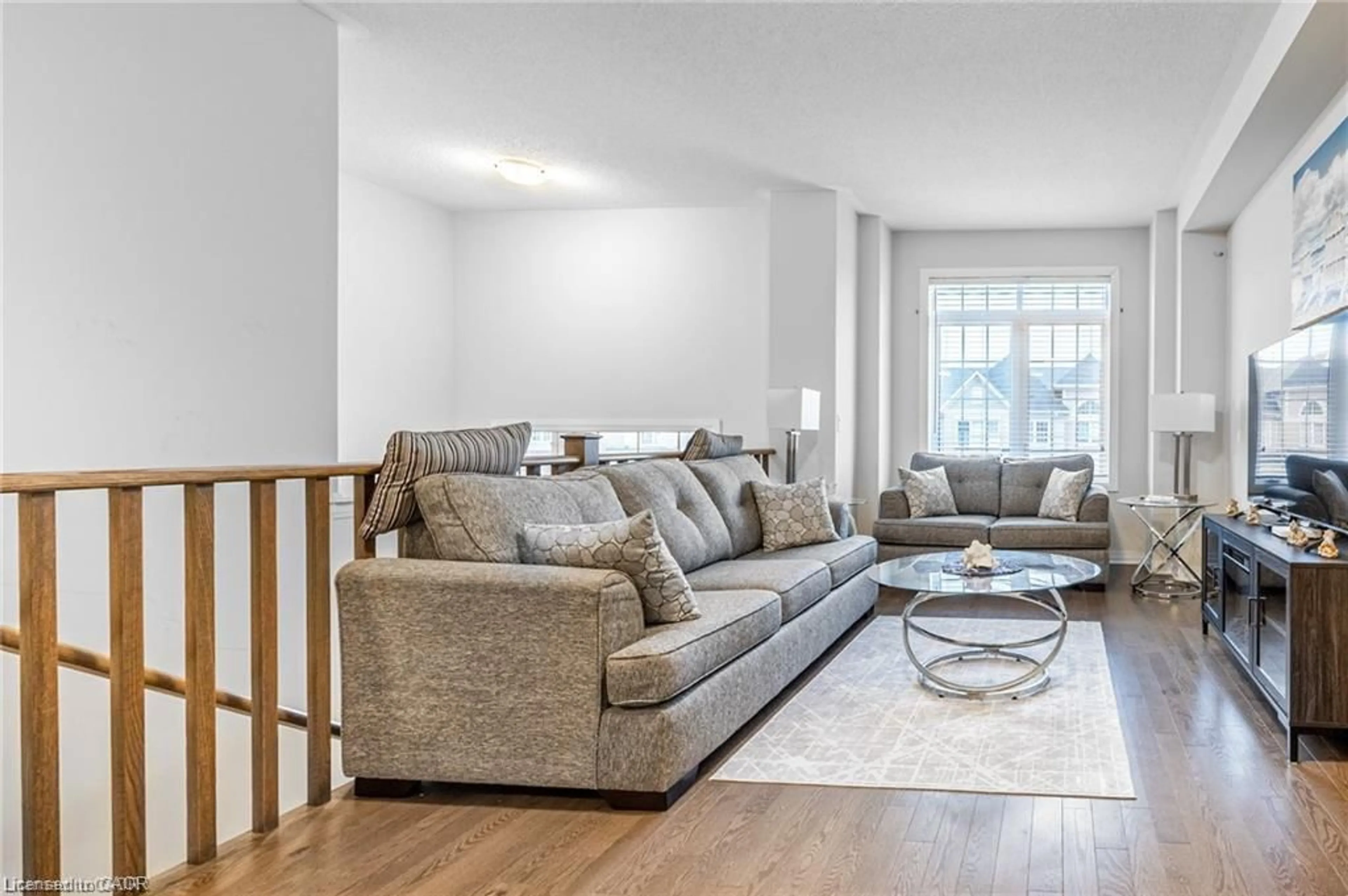 Living room with furniture, unknown for 4084 Fracchioni Dr, Beamsville Ontario L0R 1B4