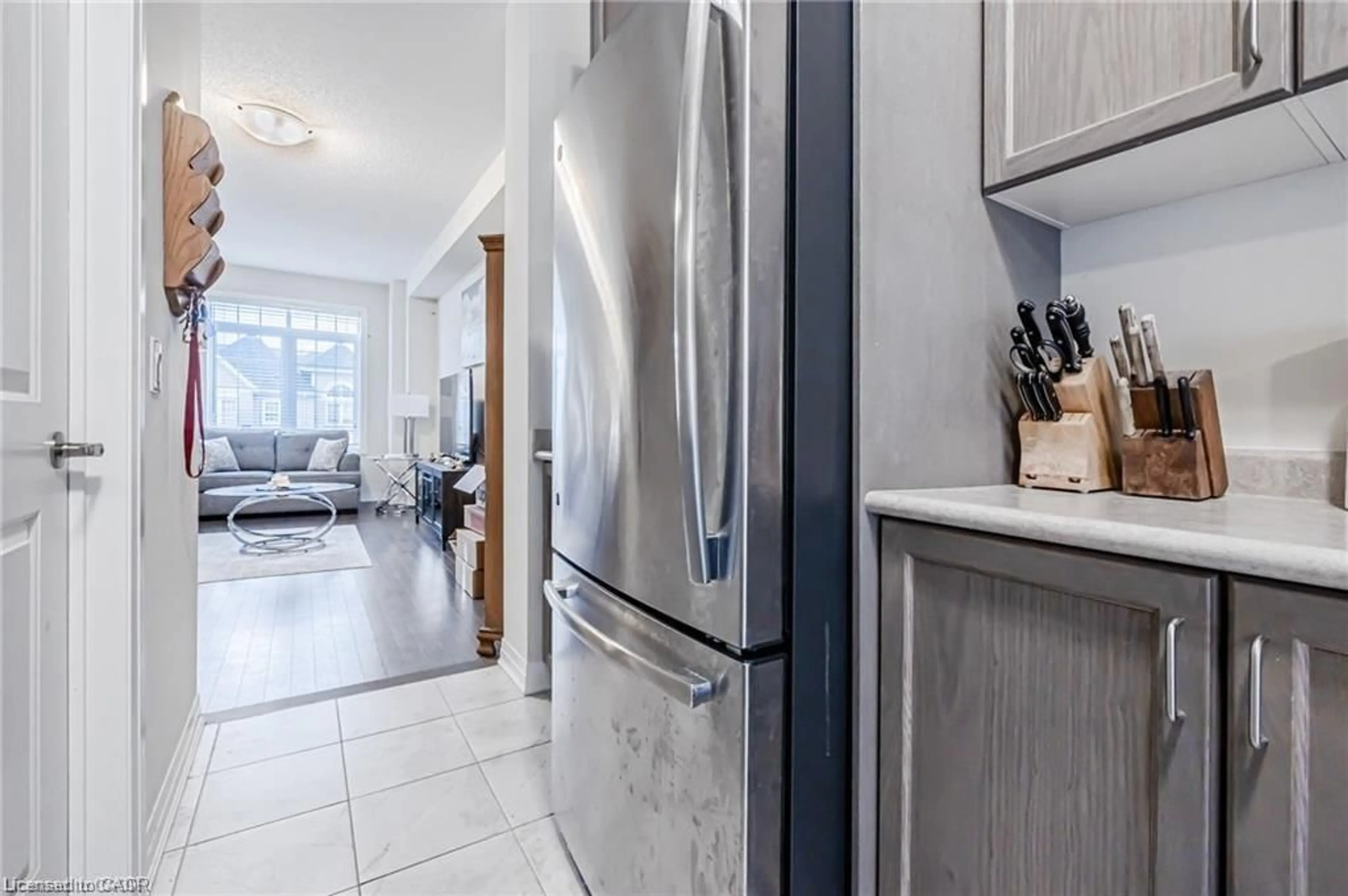 Open concept kitchen, ceramic/tile floor for 4084 Fracchioni Dr, Beamsville Ontario L0R 1B4