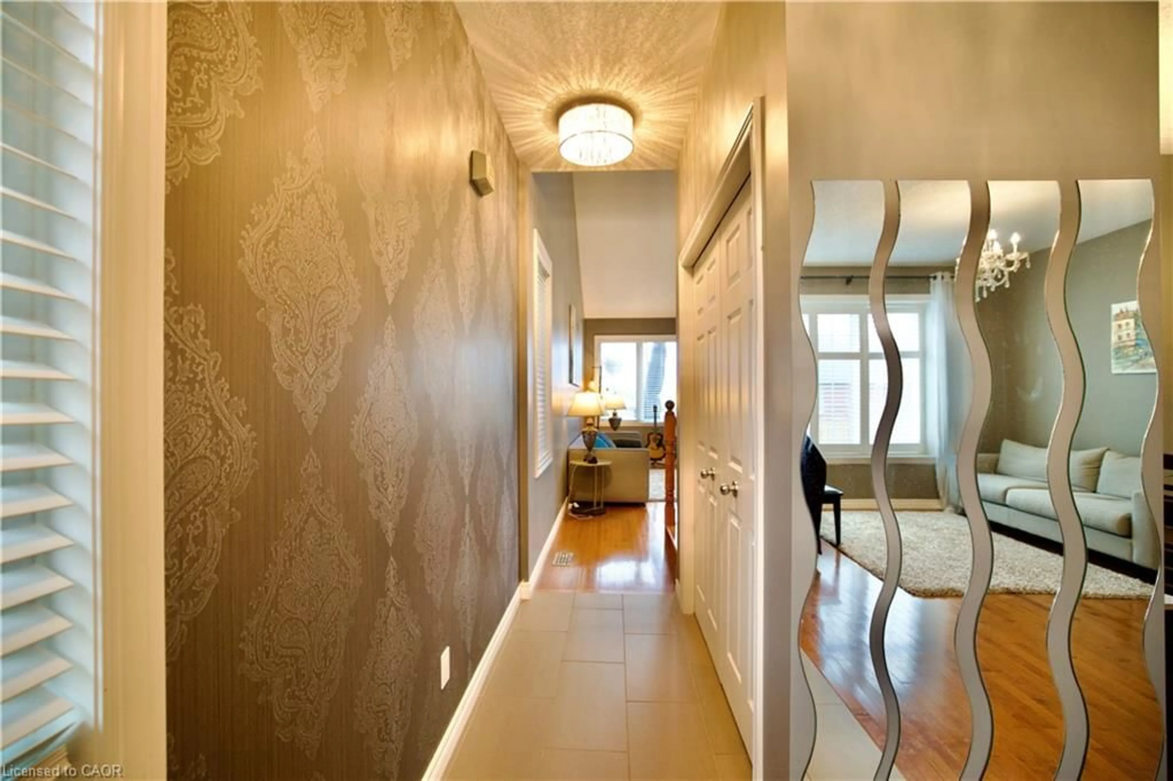 Indoor foyer for 704 Zurich Dr, Waterloo Ontario N2V 2S8