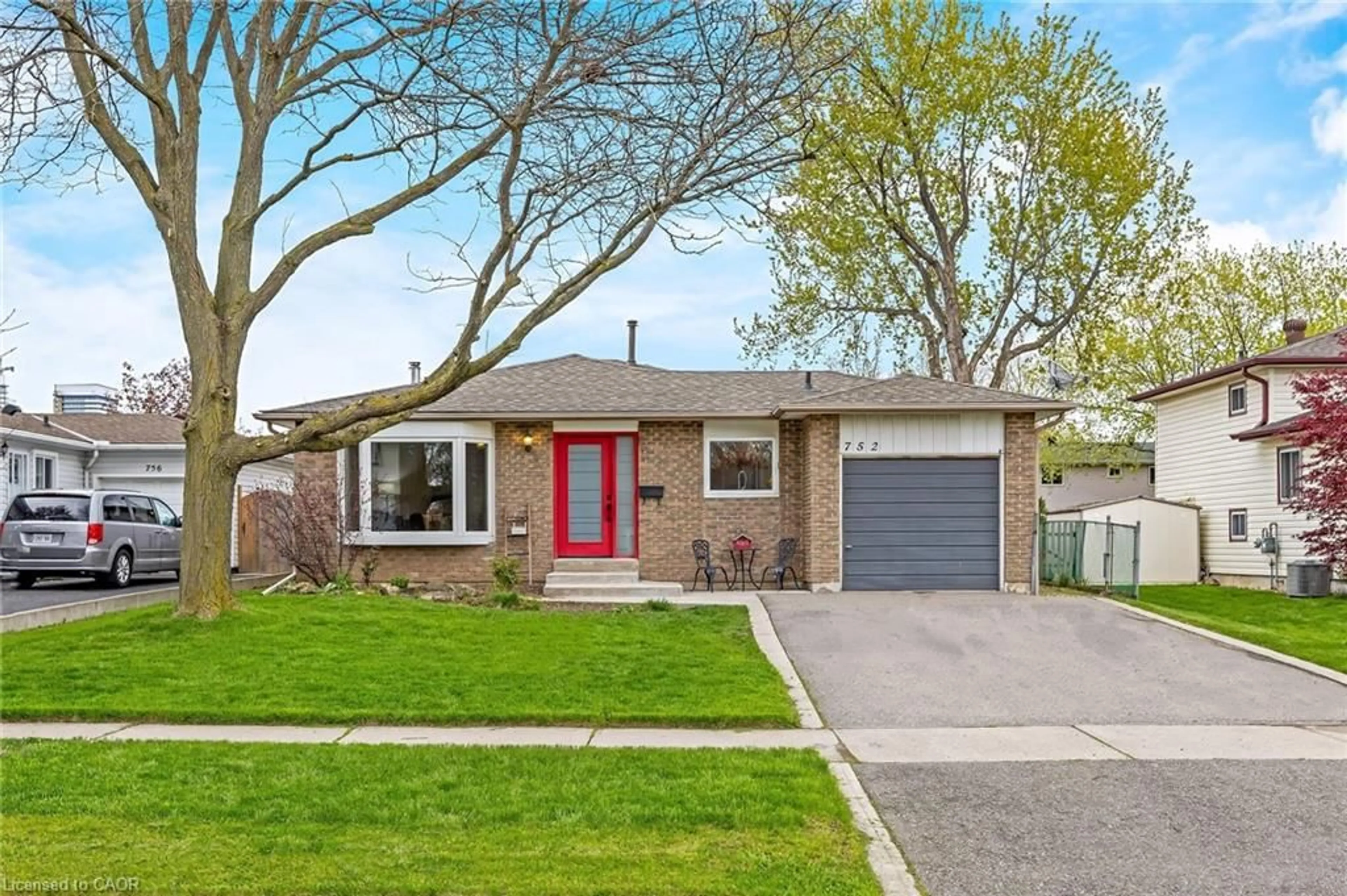 Home with brick exterior material, street for 752 Mackenzie Dr, Milton Ontario L9T 3M1