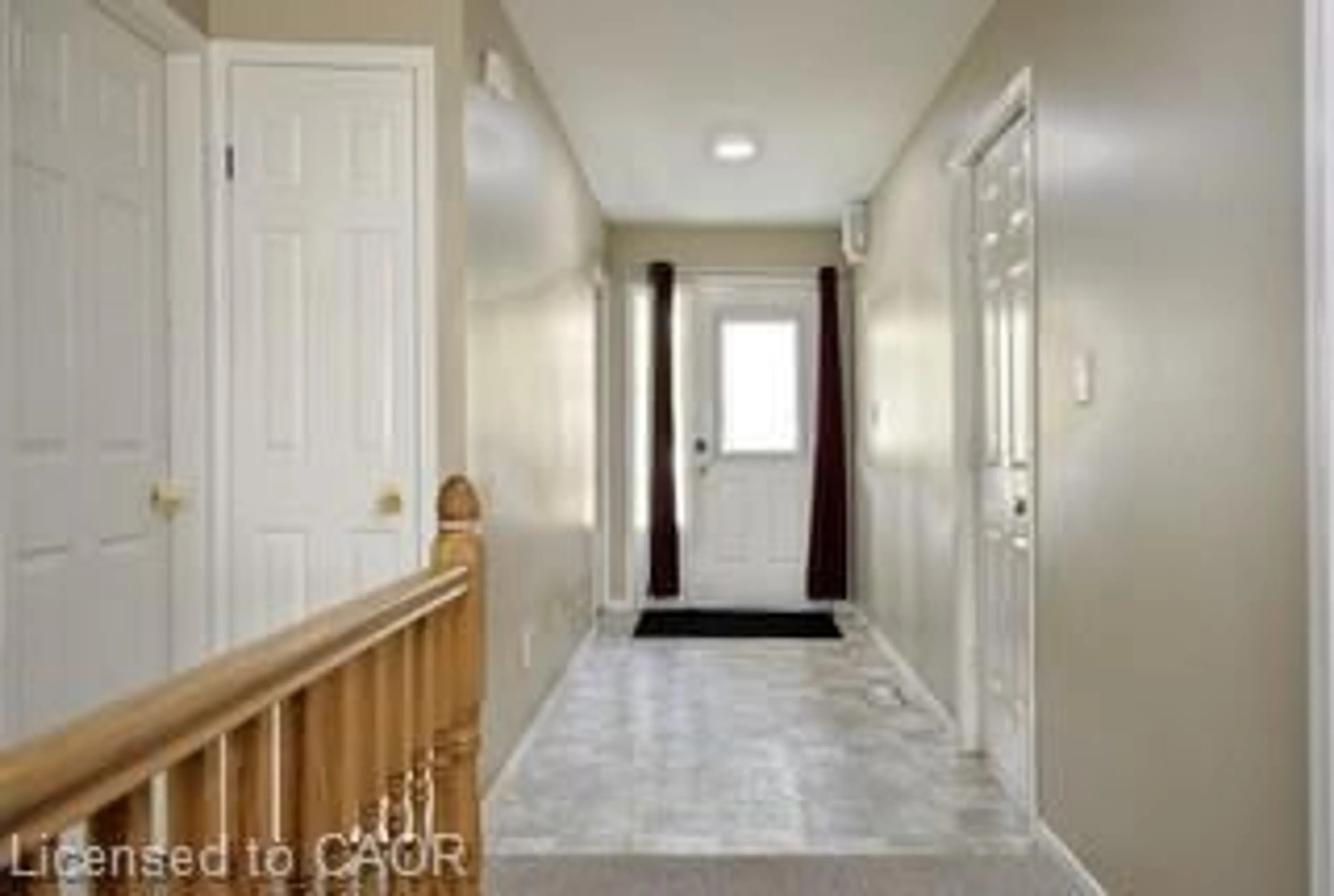 Indoor entryway for 33 Bankside Dr, Kitchener Ontario N2N 3L3