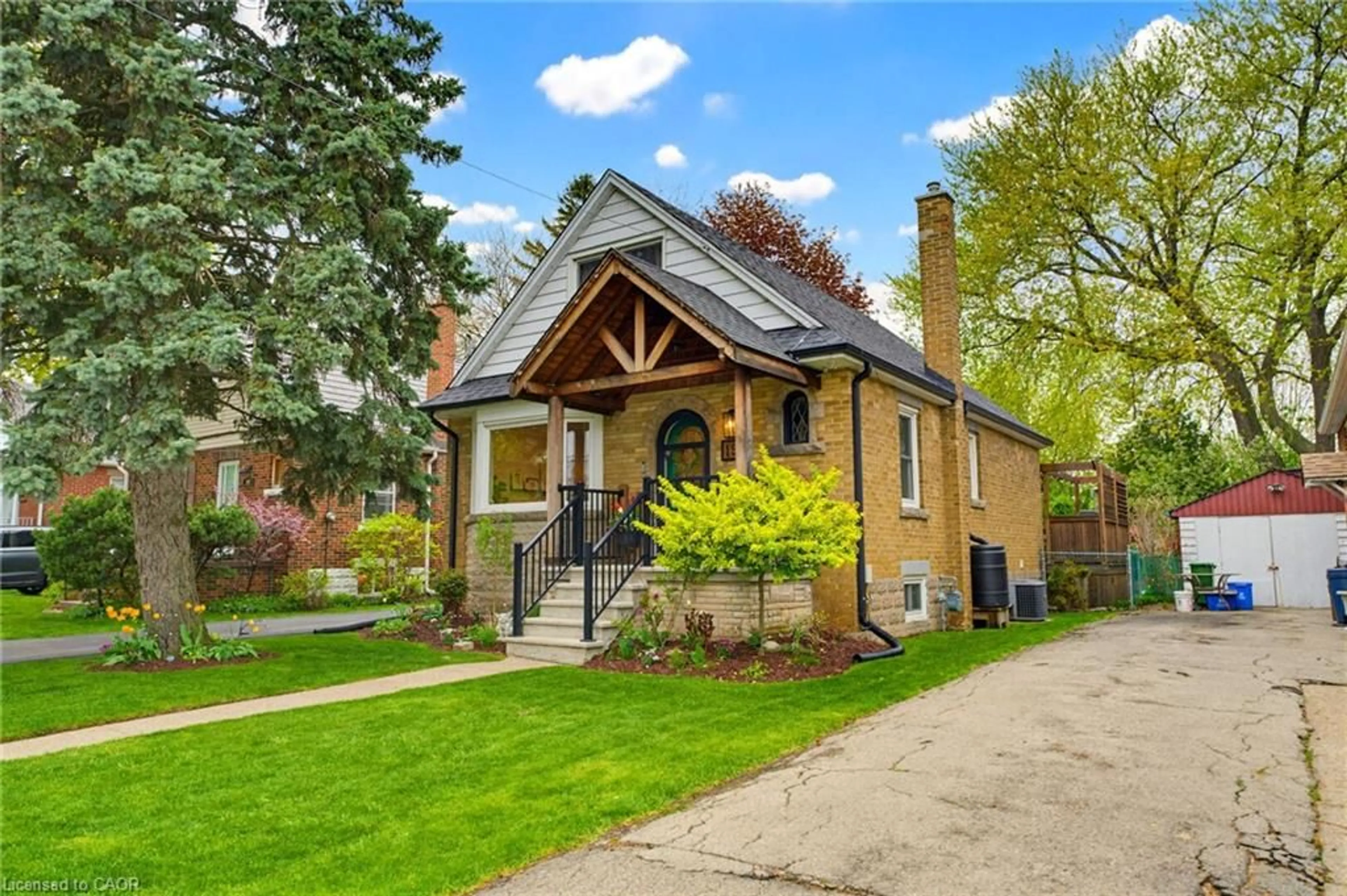 Home with brick exterior material, street for 198 East 19th St, Hamilton Ontario L9A 4S5