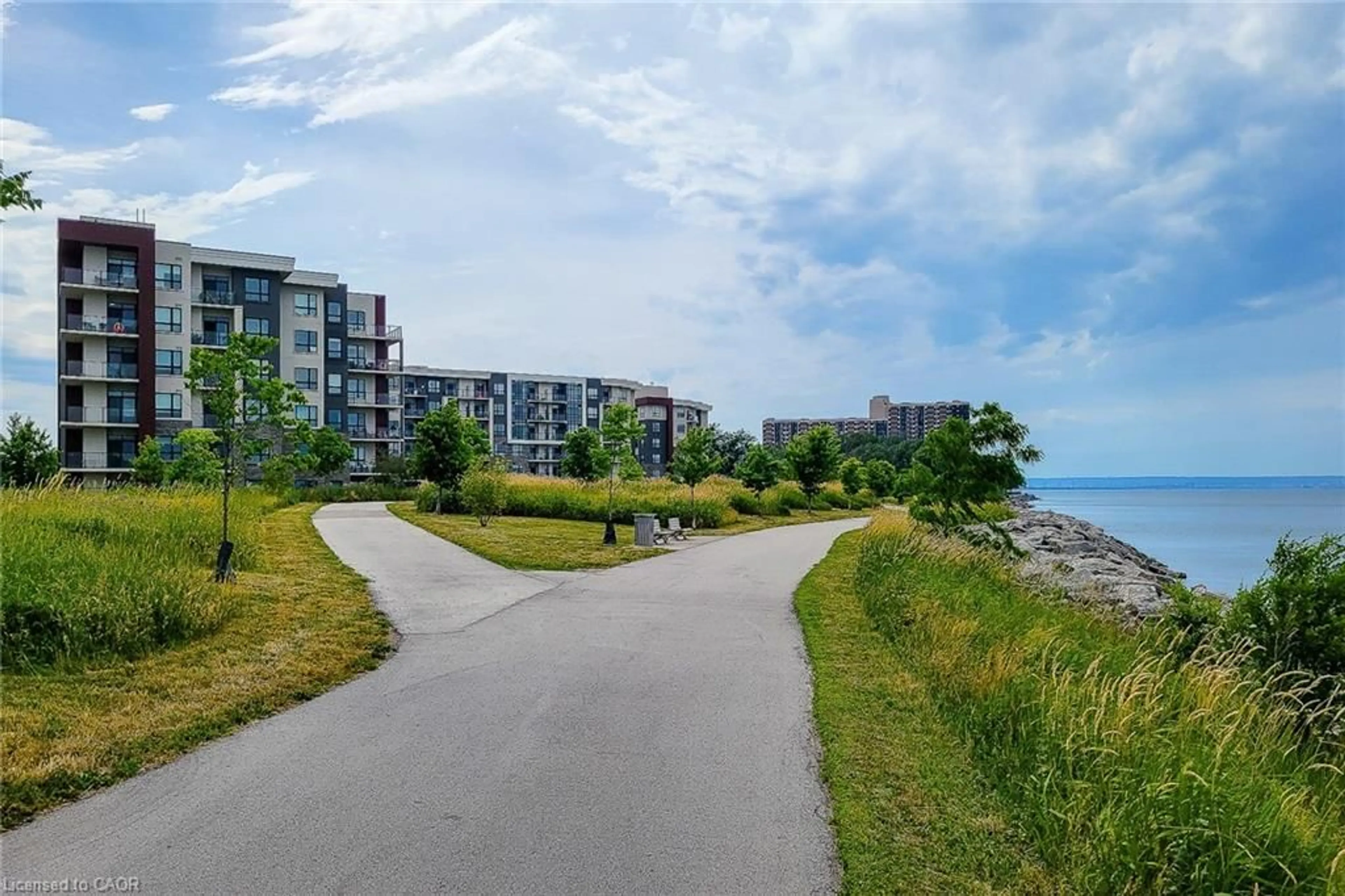 Blurry image for 125 Shoreview Pl, Stoney Creek Ontario L8E 0K3