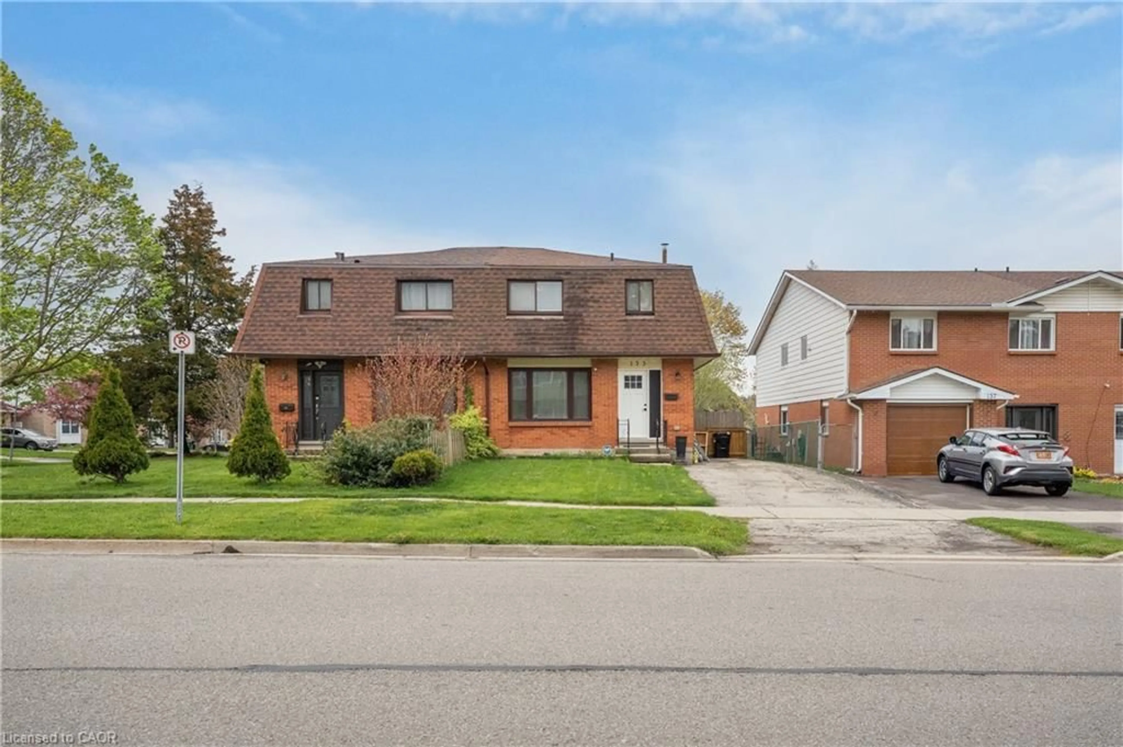 Home with brick exterior material, street for 133 Elm Ridge Ridge, Kitchener Ontario N2N 1J3