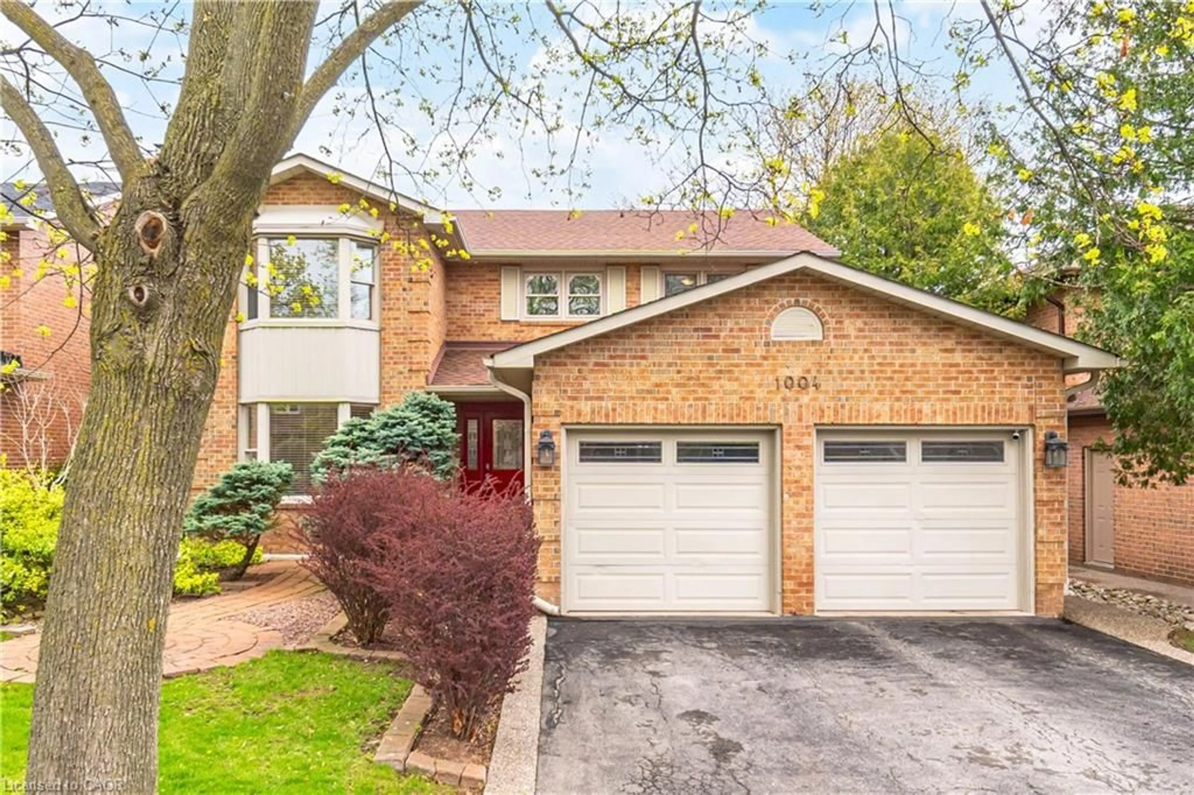 Home with brick exterior material, street for 1004 Roxborough Dr, Oakville Ontario L6M 1E3