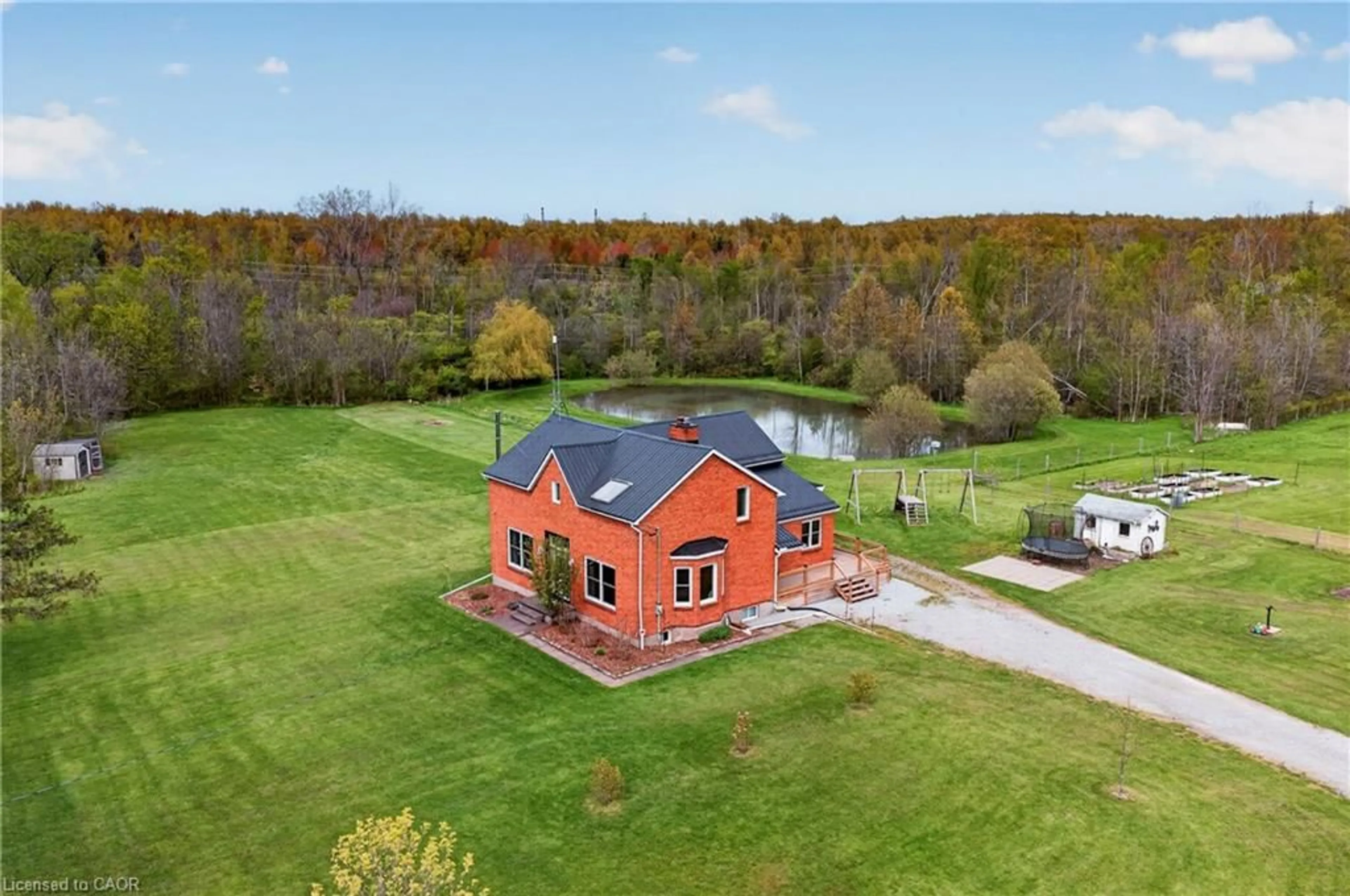 A pic from outside/outdoor area/front of a property/back of a property/a pic from drone, water/lake/river/ocean view for 2266 Pettit Rd, Fort Erie Ontario L2A 5M4