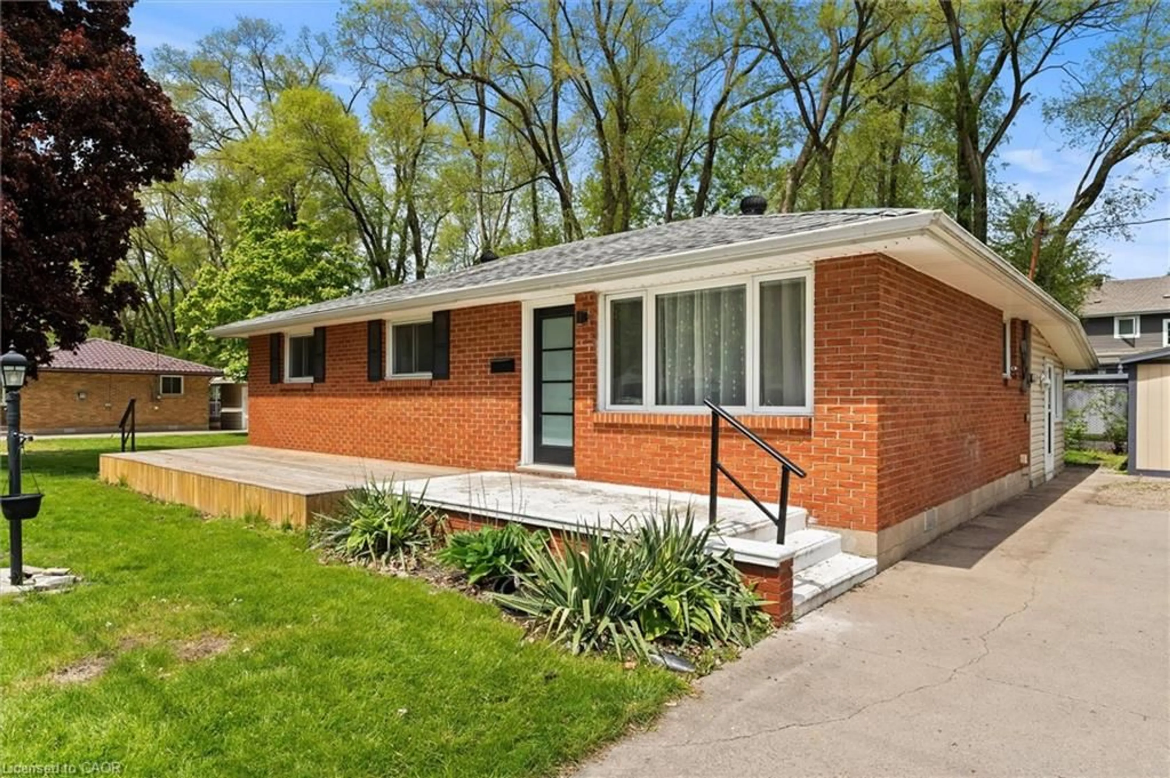 Home with brick exterior material, street for 85 Riverview Ave, LaSalle Ontario N9J 1Z9