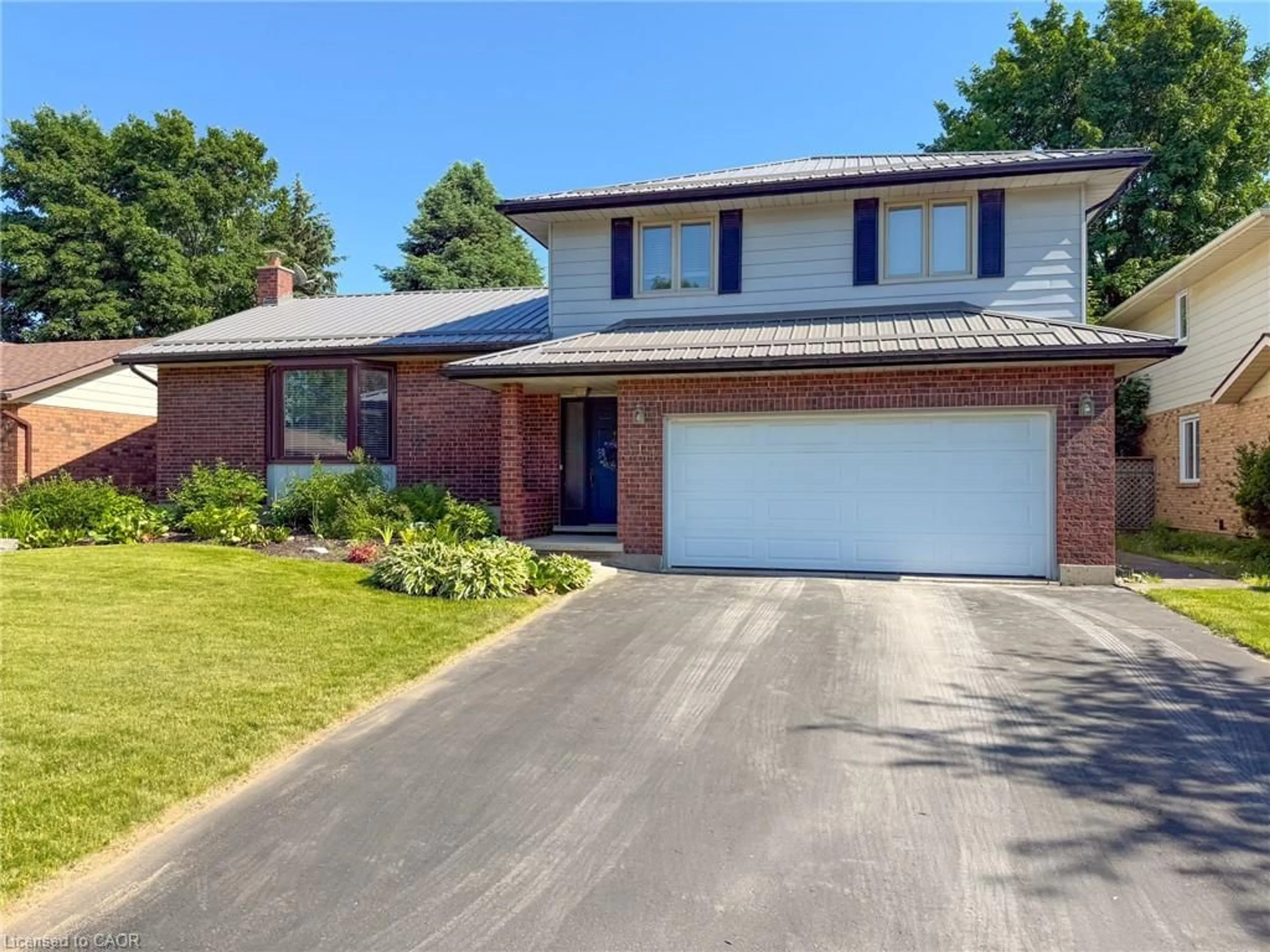 Home with brick exterior material, street for 114 Lynndale Rd, Simcoe Ontario N3Y 5E5