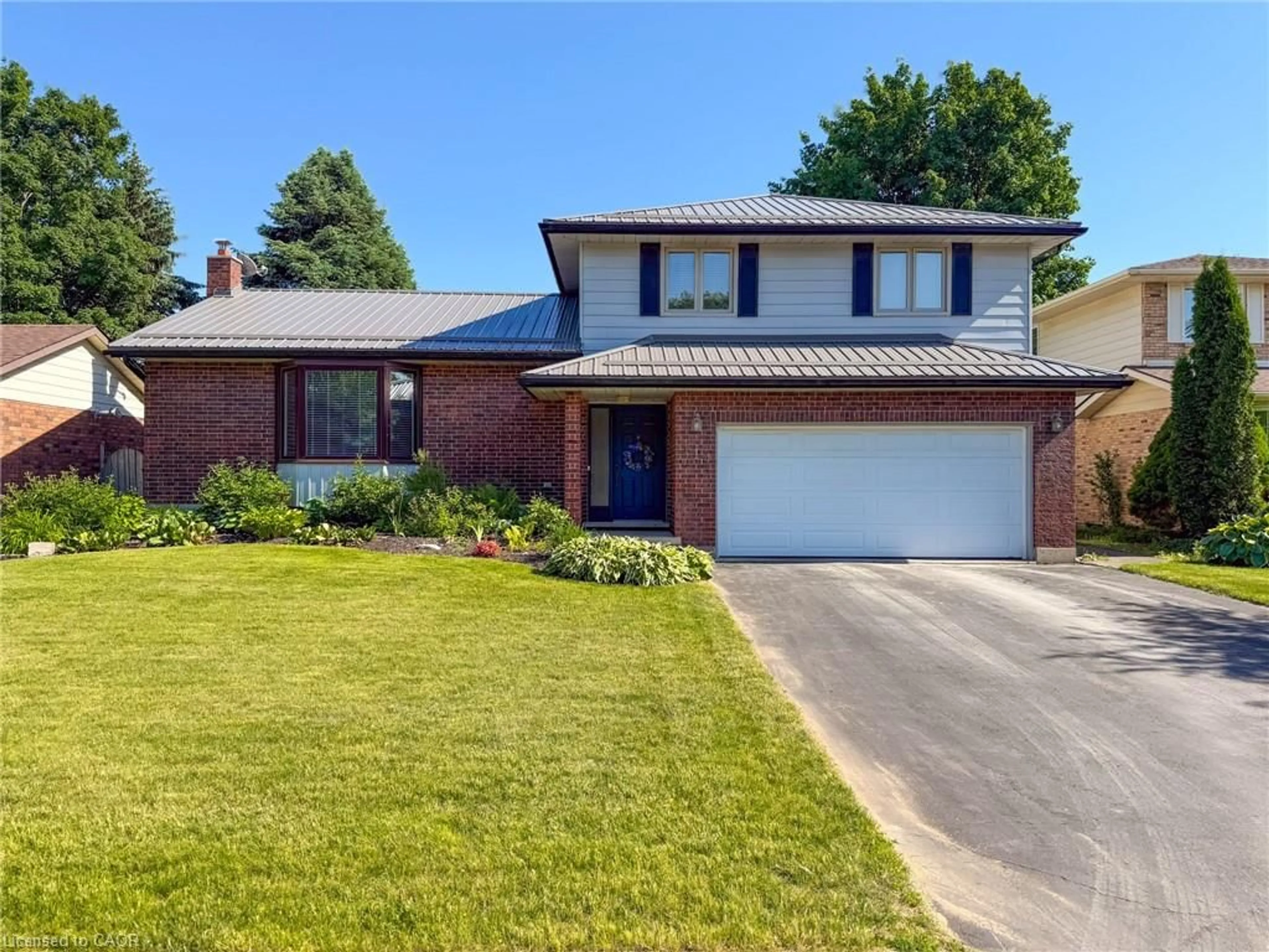 Home with brick exterior material, street for 114 Lynndale Rd, Simcoe Ontario N3Y 5E5