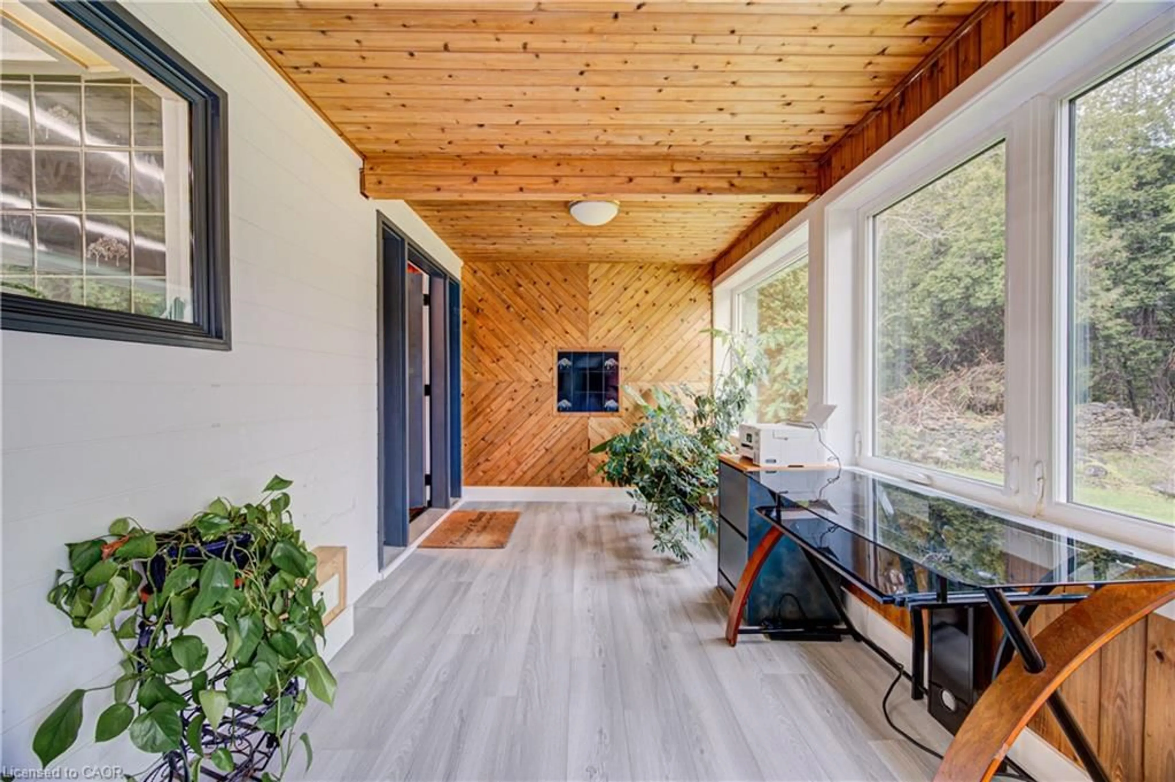 Indoor entryway for 536 Concession 11 Rd, Freelton Ontario L8B 1J1