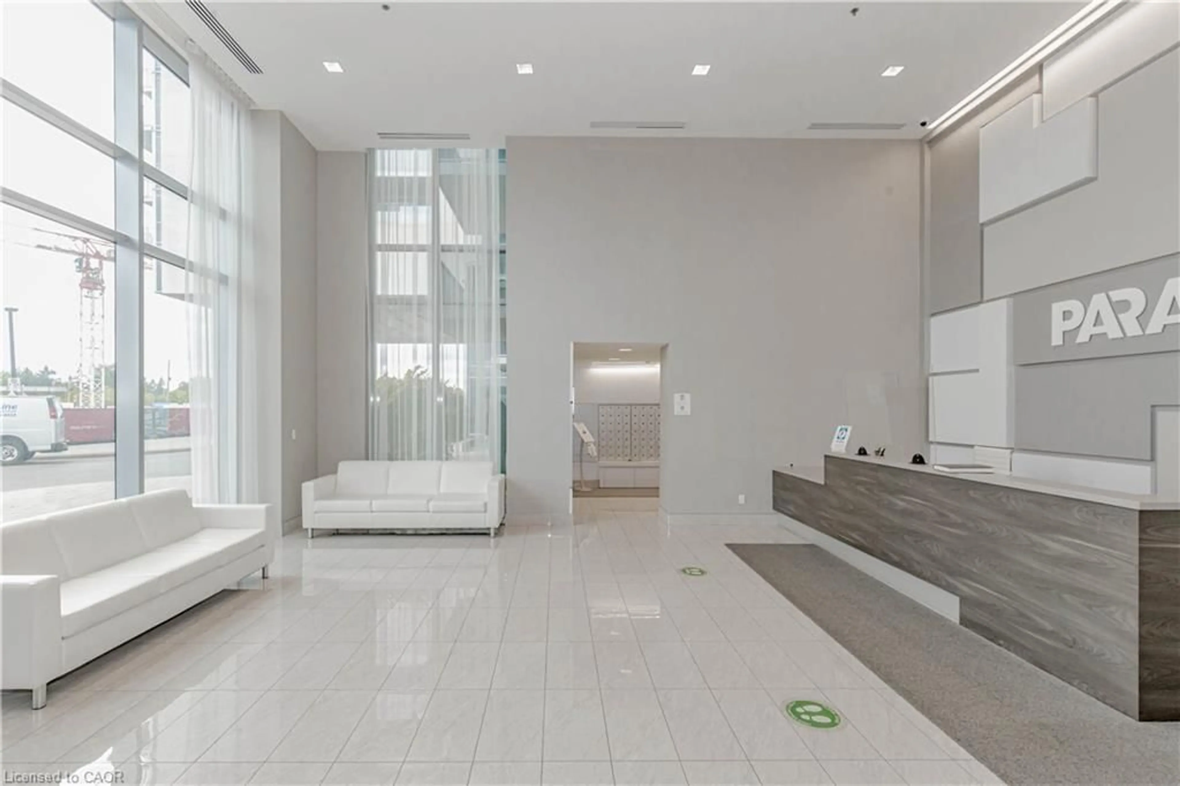 Indoor foyer for 2093 Fairview St #709, Burlington Ontario L7M 3W8