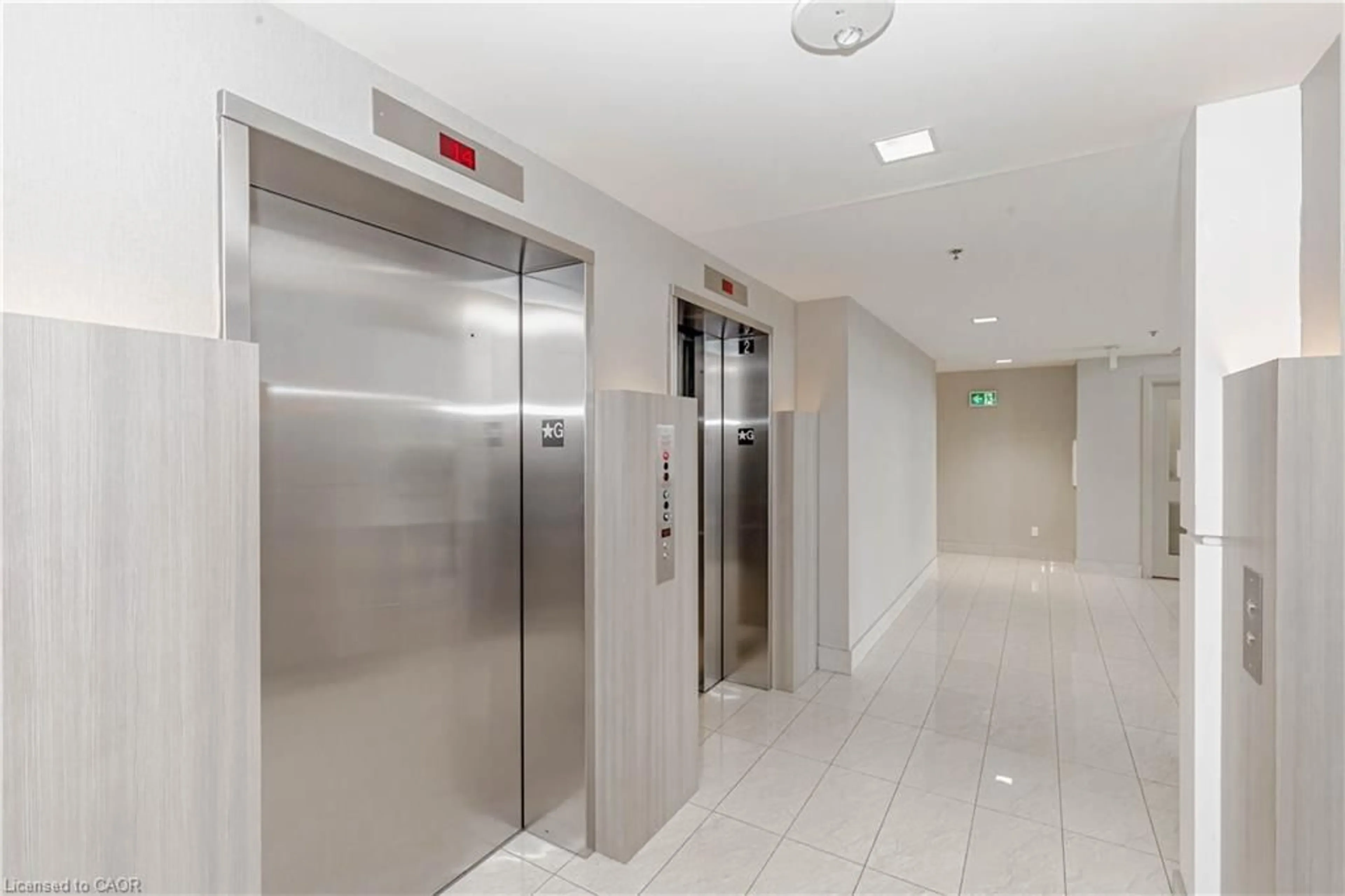 Indoor foyer for 2093 Fairview St #709, Burlington Ontario L7M 3W8