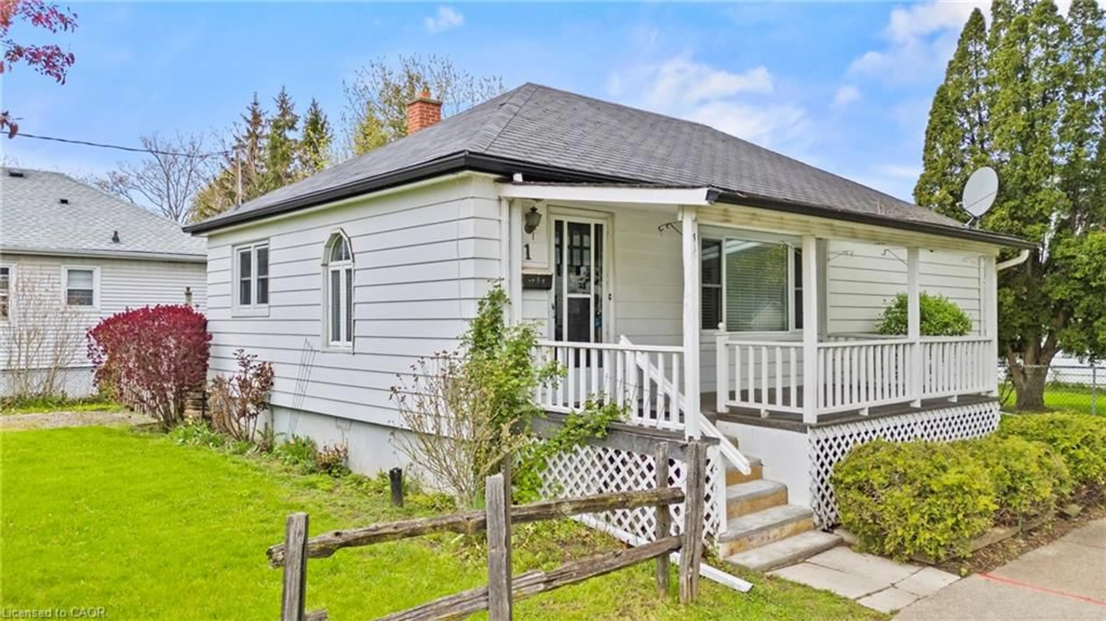 Home with vinyl exterior material, street for 1 Else St, St. Catharines Ontario L2N 2B7
