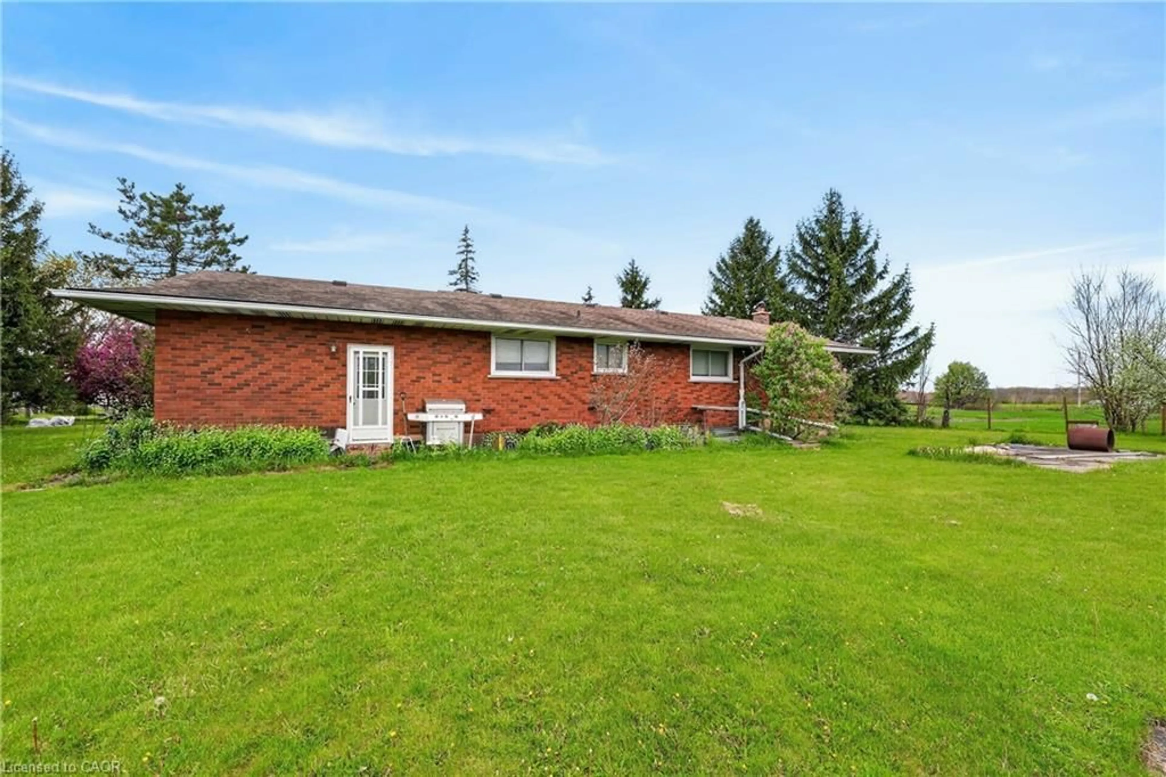 A pic from outside/outdoor area/front of a property/back of a property/a pic from drone, unknown for 5697 Regional Road 69, St. Anns Ontario L0R 1Y0