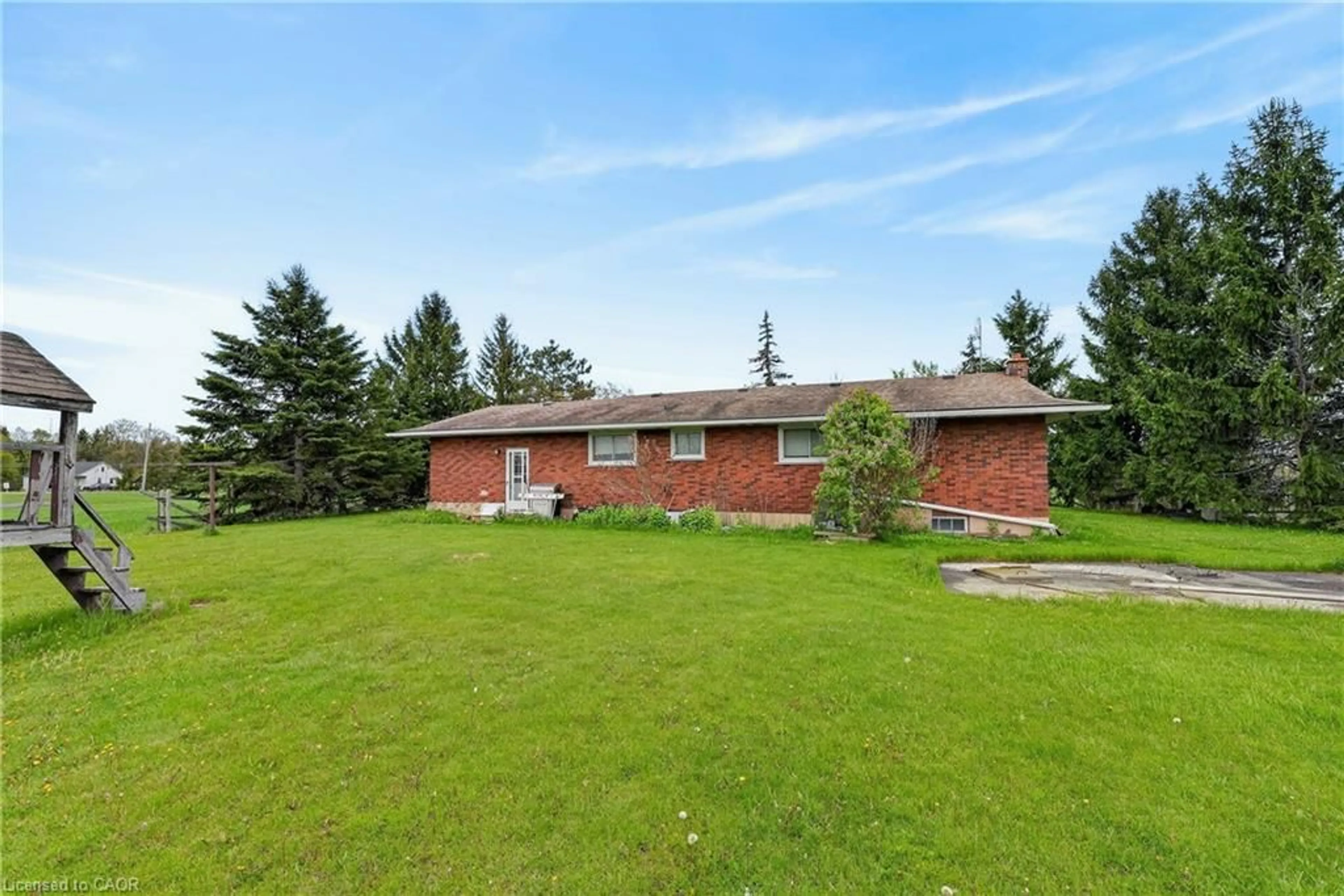 A pic from outside/outdoor area/front of a property/back of a property/a pic from drone, unknown for 5697 Regional Road 69, St. Anns Ontario L0R 1Y0