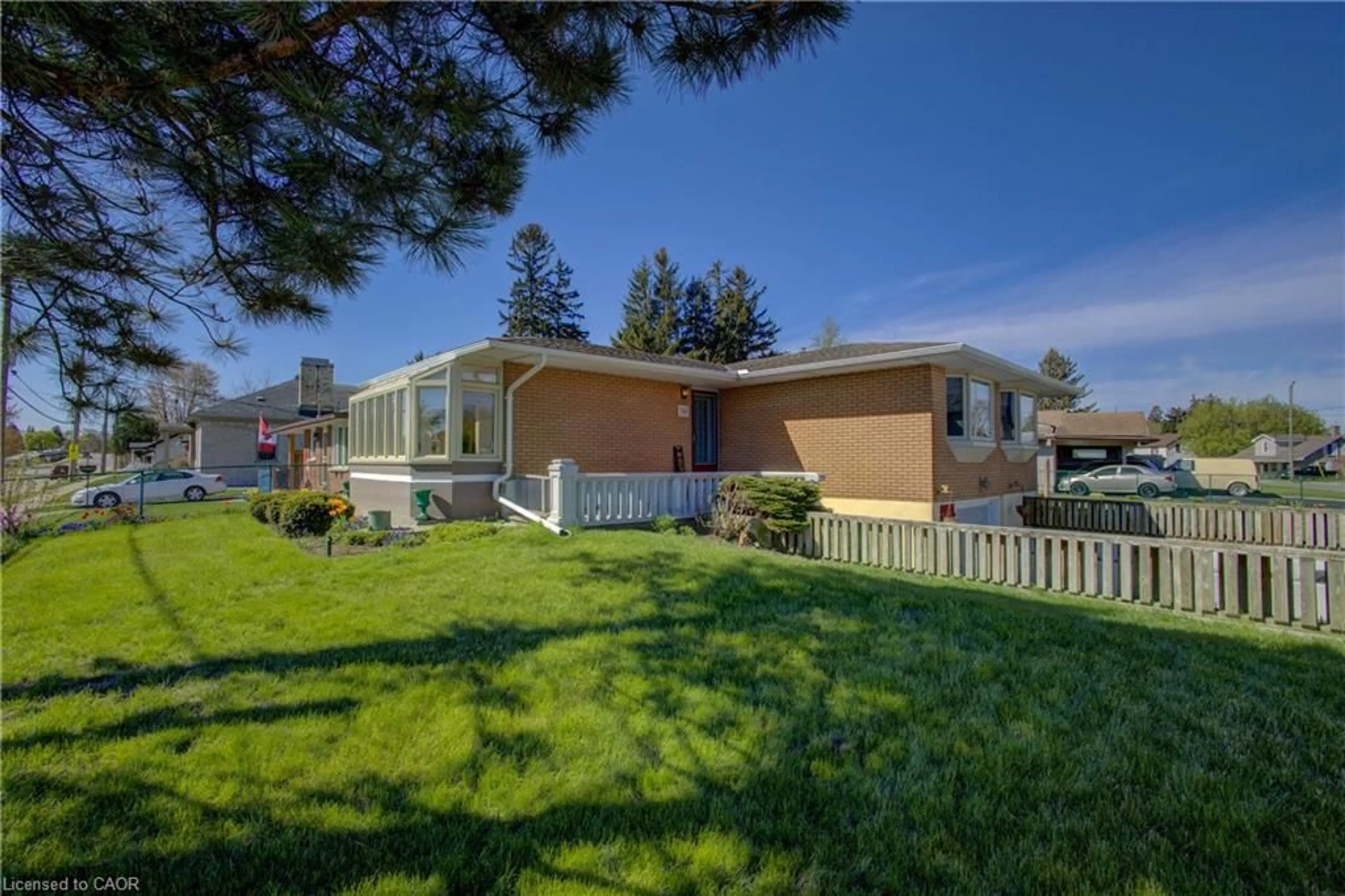 Home with vinyl exterior material, unknown for 766 Garden St, Cambridge Ontario N3H 4E6