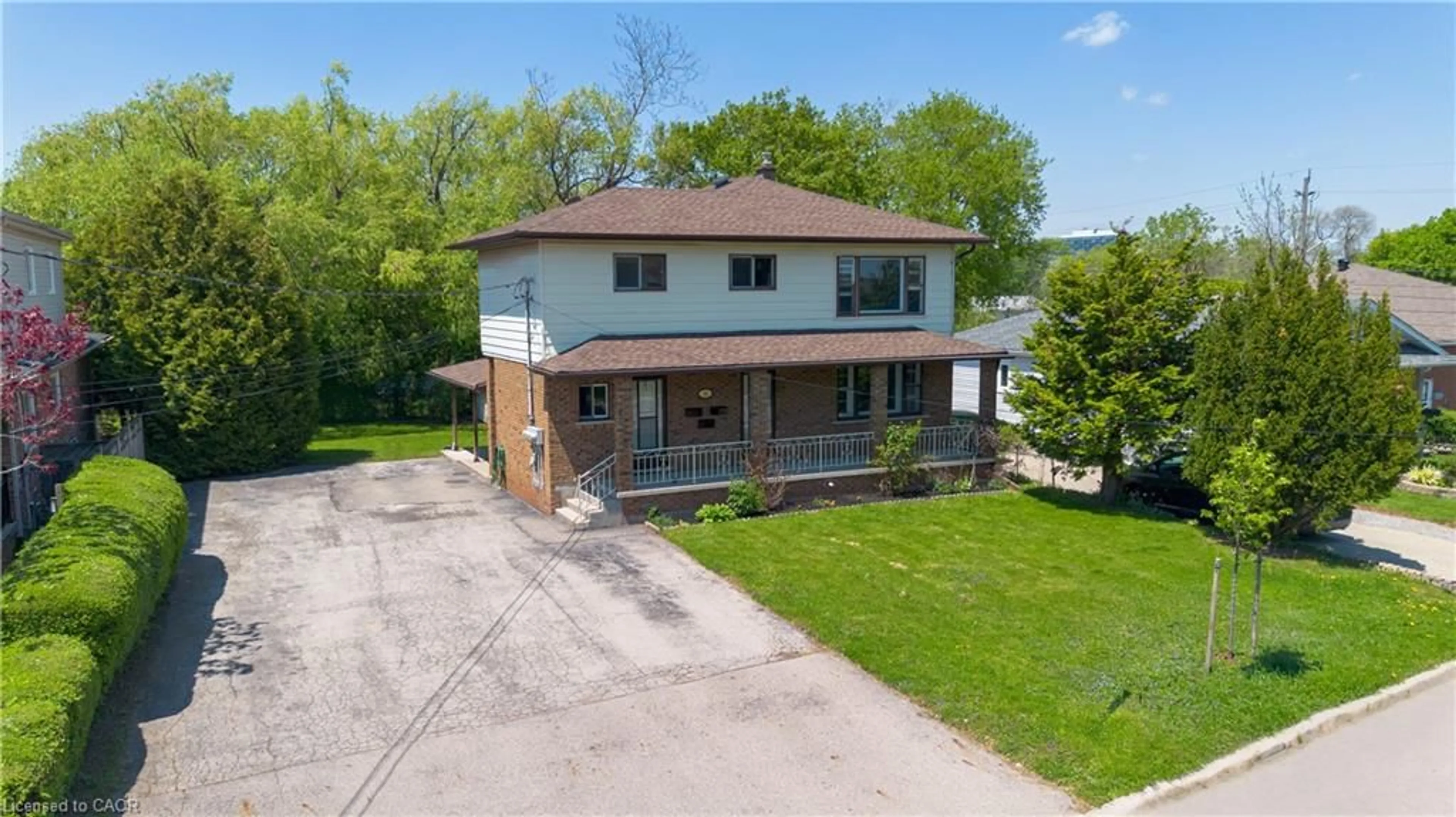 A pic from outside/outdoor area/front of a property/back of a property/a pic from drone, unknown for 39 Chester Rd, Stoney Creek Ontario L8E 1X8