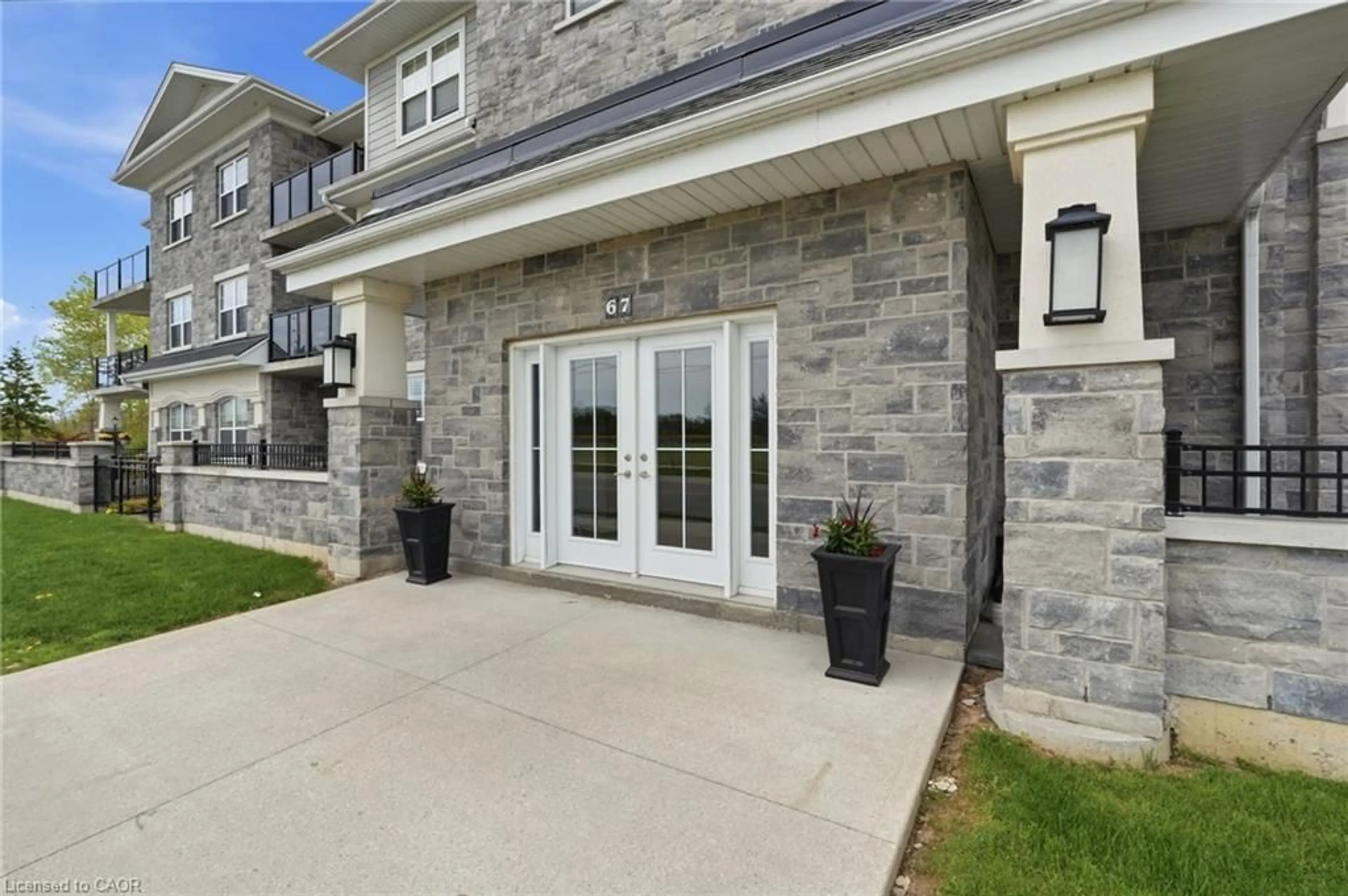 Patio, street for 67 Haddington St #208, Caledonia Ontario N3W 2H2