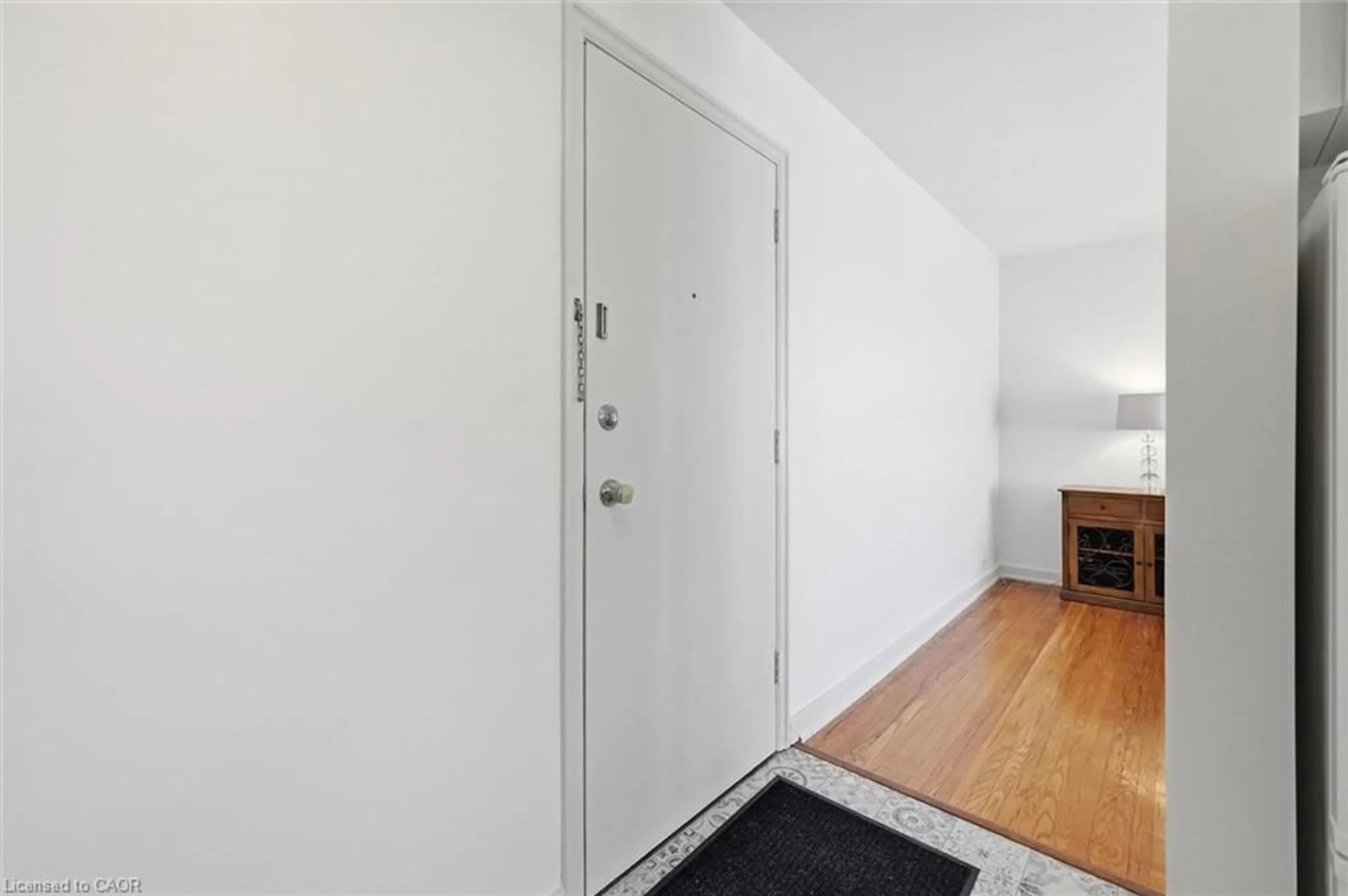 Indoor entryway for 137 Emerald St #28, Hamilton Ontario L8N 2V4
